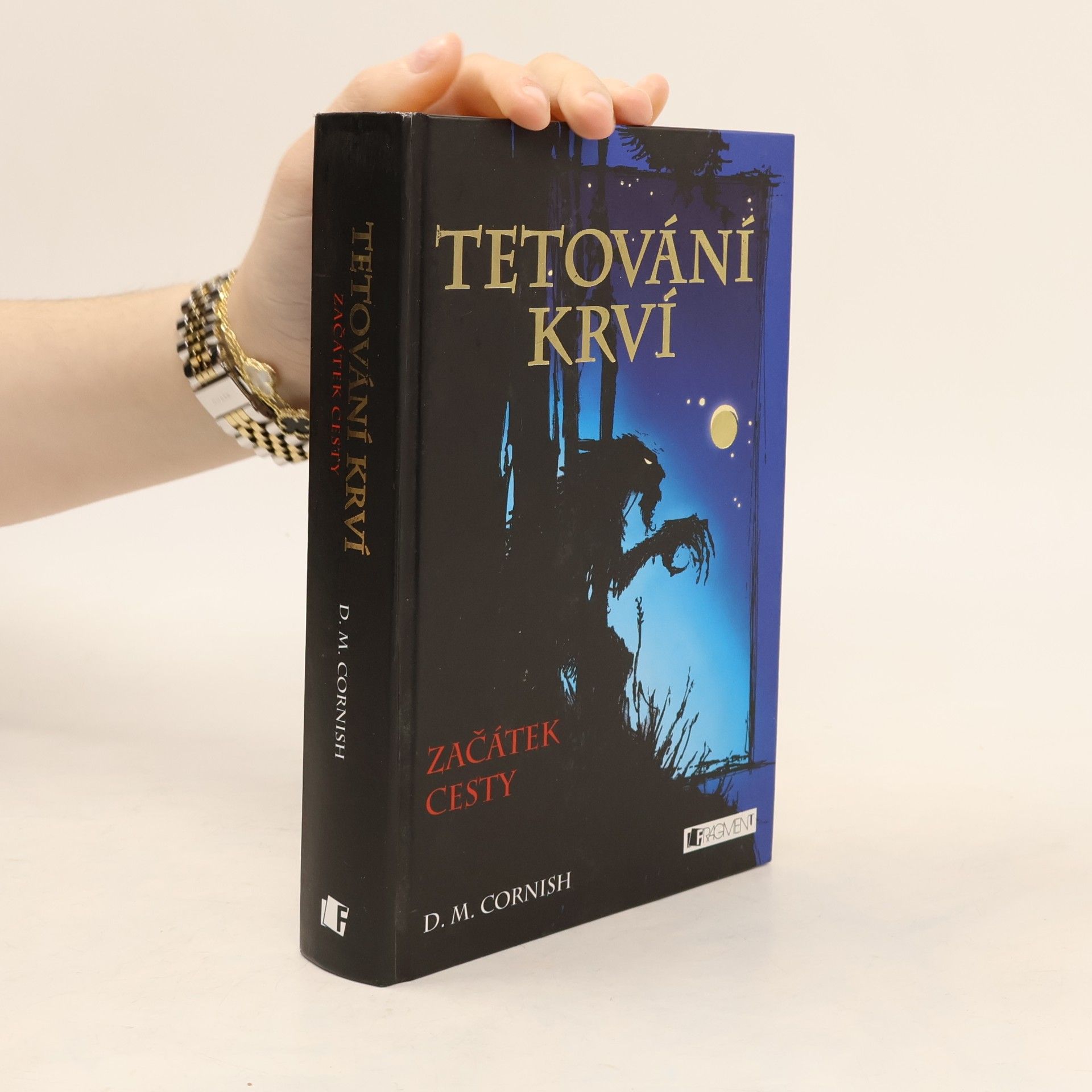 D. M. Cornish Tetování krví. Začátek cesty (kniha první)