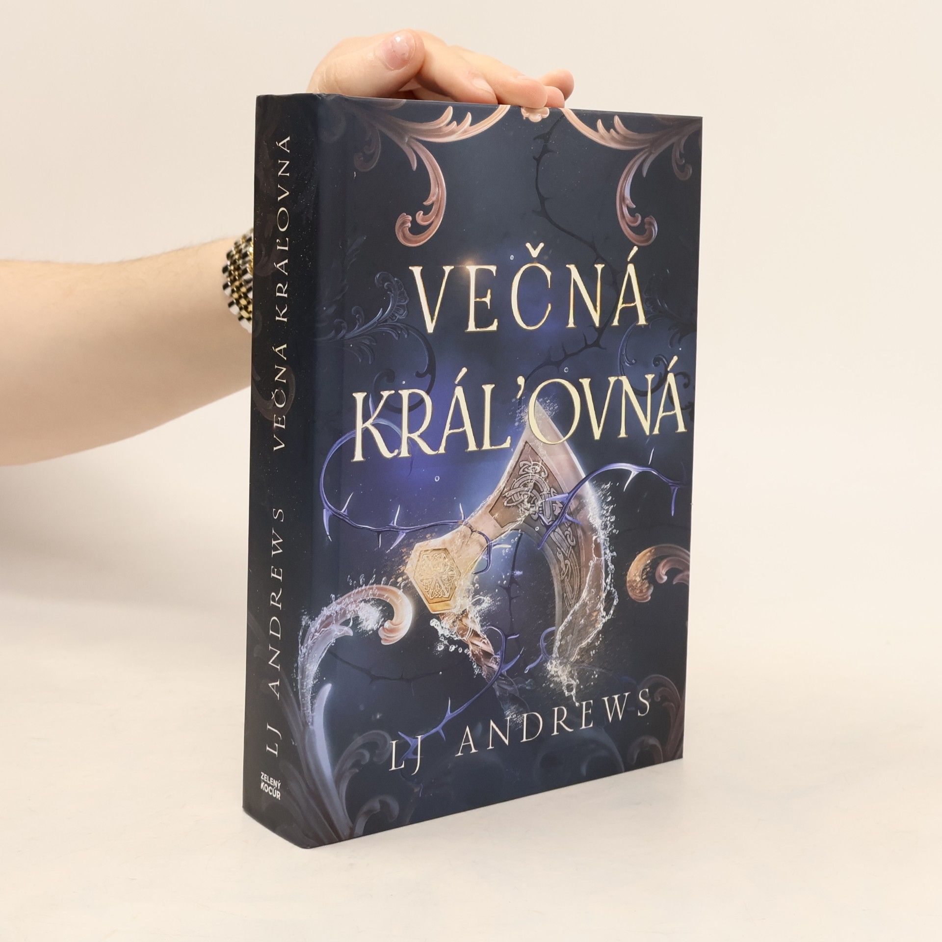 L. J. Andrews Věčná královná