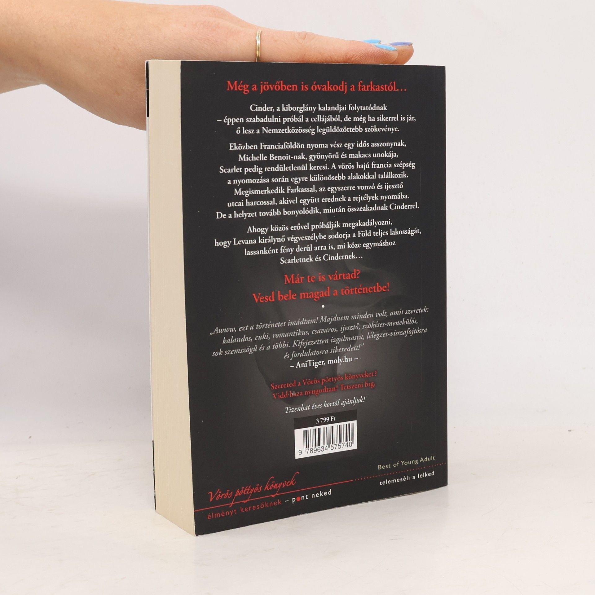 Marissa Meyer Holdbéli krónikák - 2: Scarlet