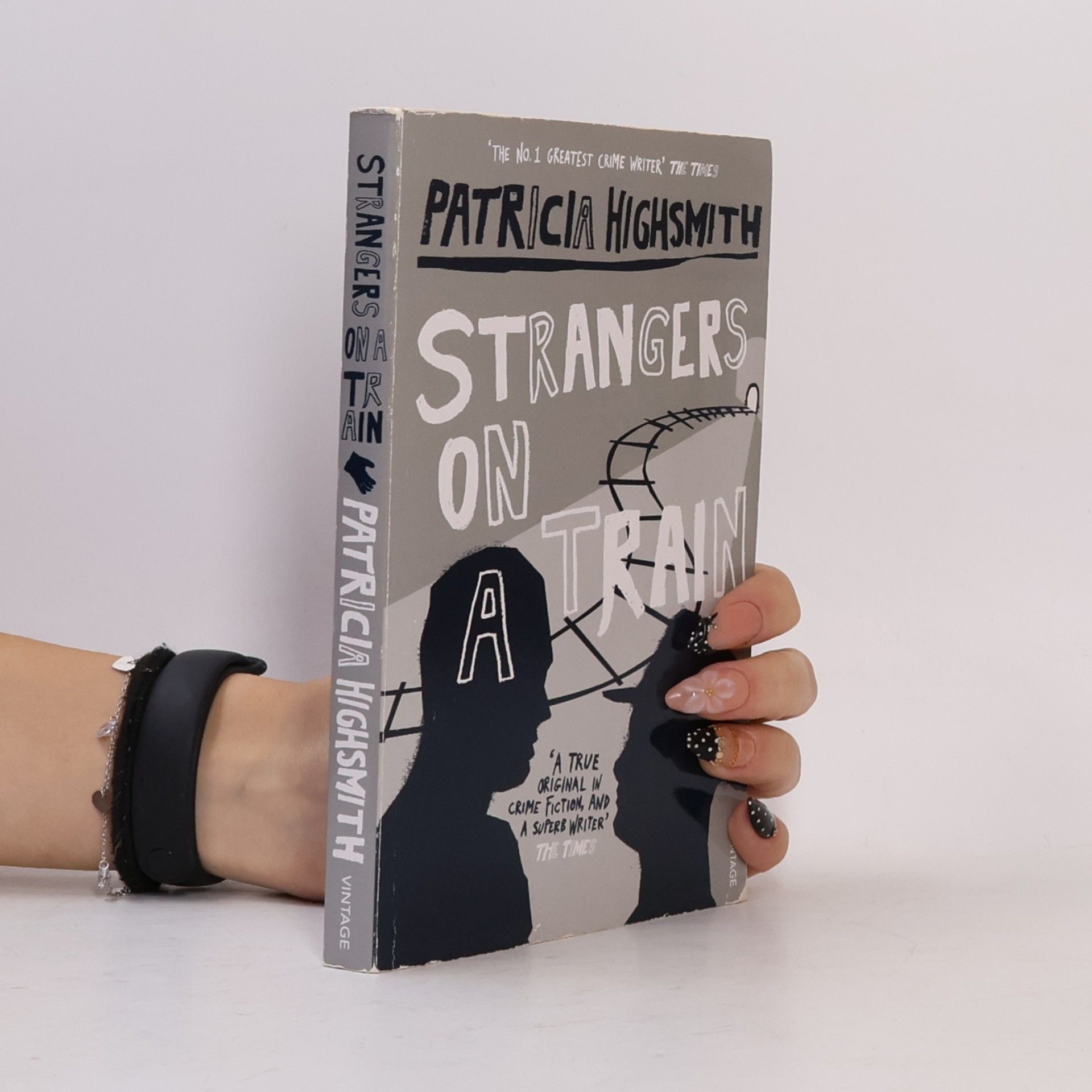 Patricia Highsmith Strangers on a train