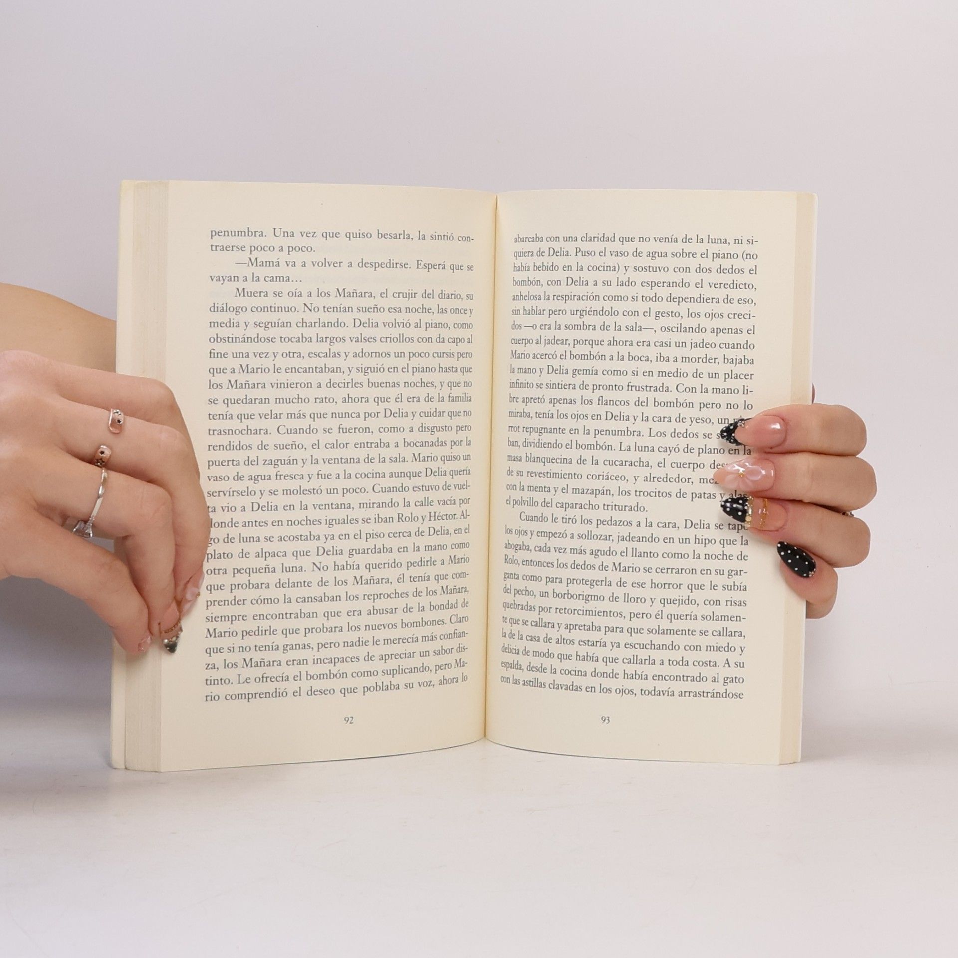 Julio Cortázar Bestiario / Bestiary