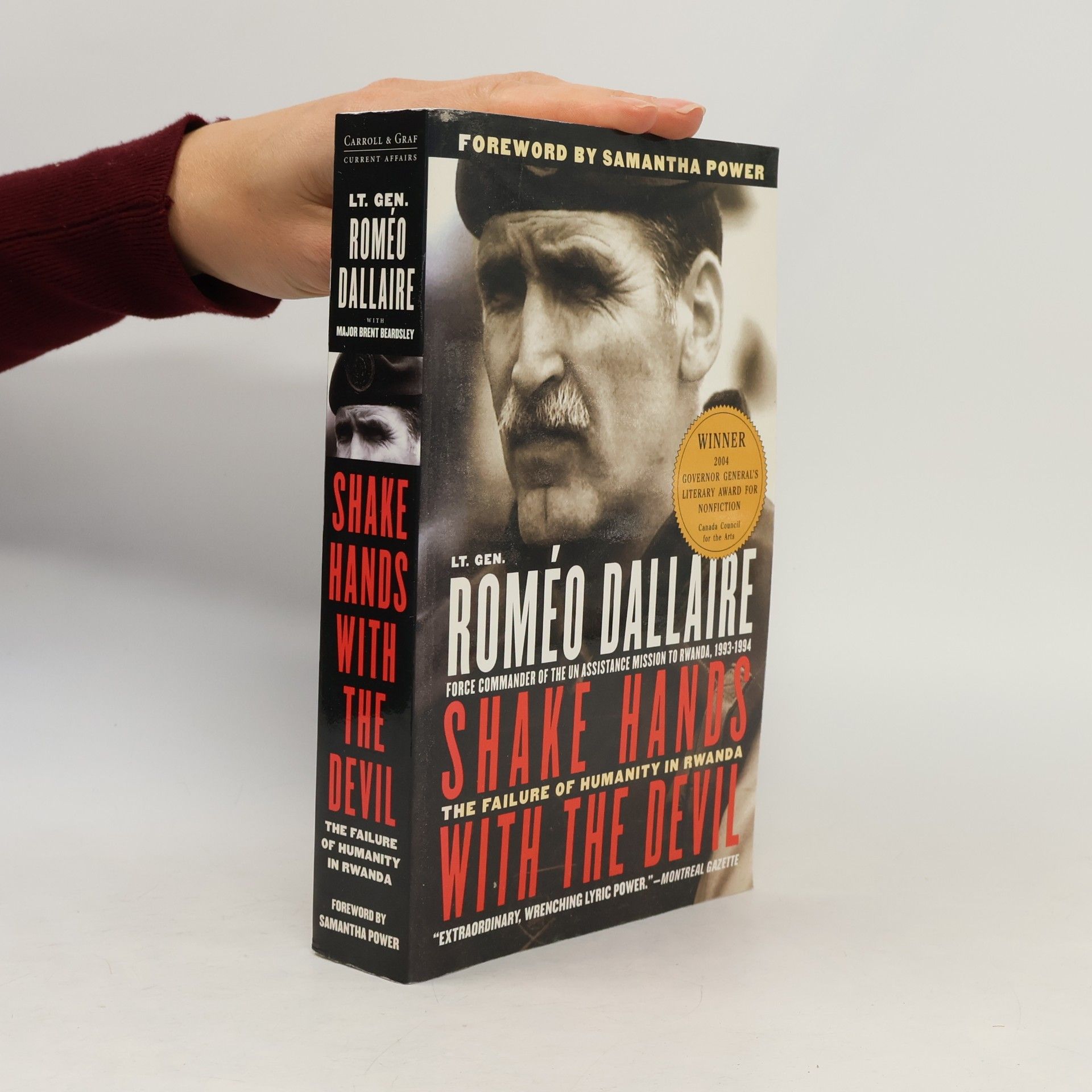 Roméo Dallaire Shake Hands with the Devil