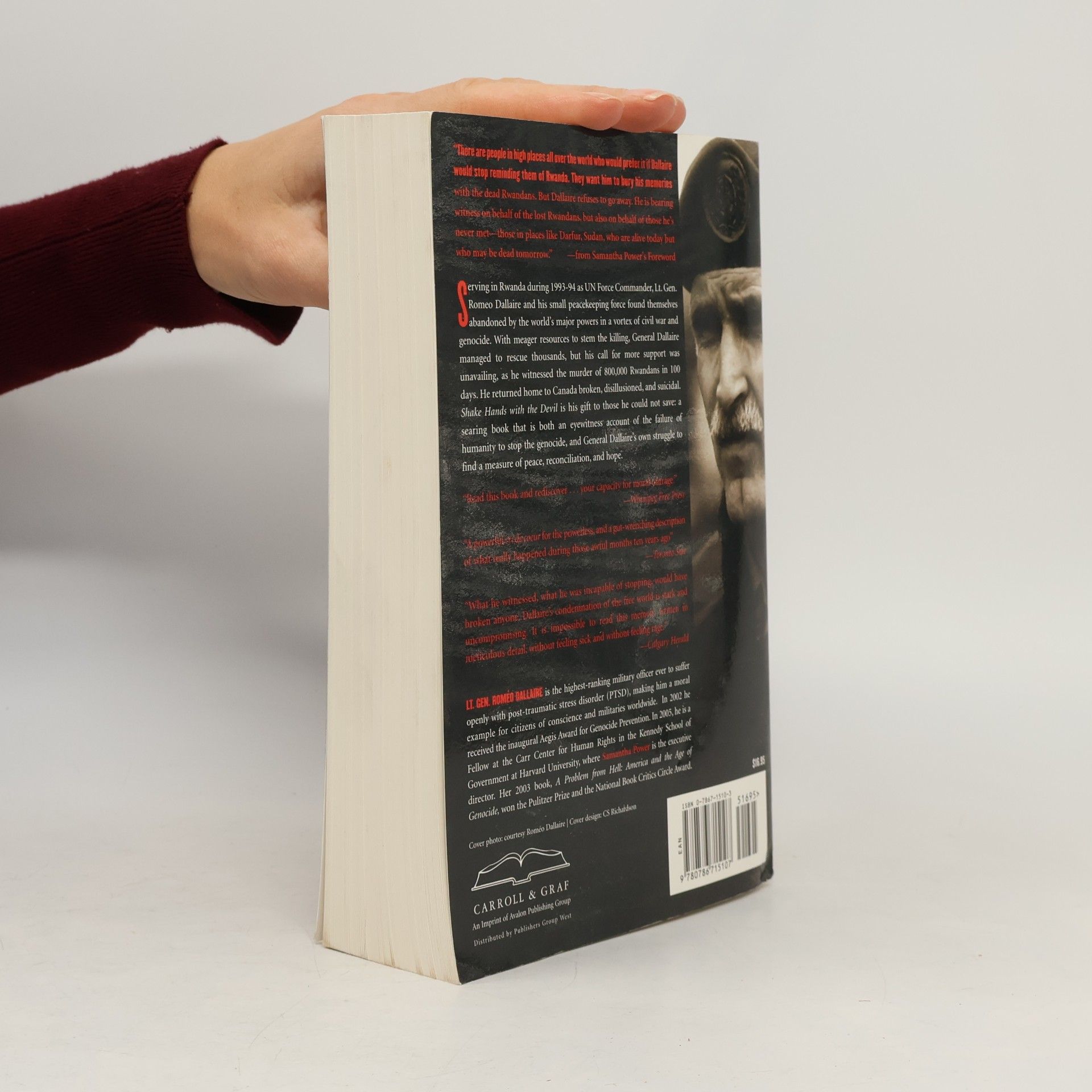 Roméo Dallaire Shake Hands with the Devil
