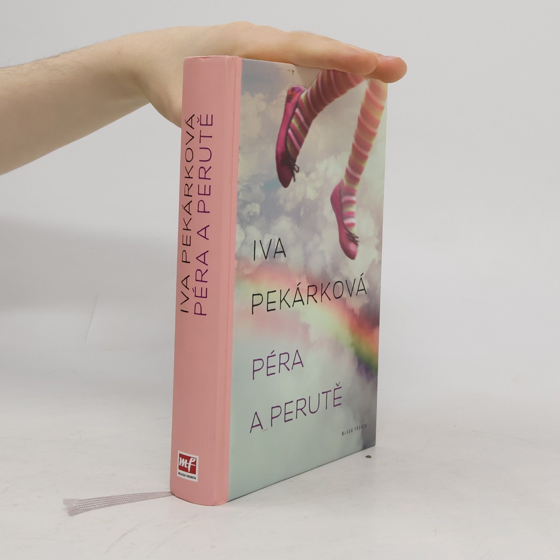 Péra a perutě