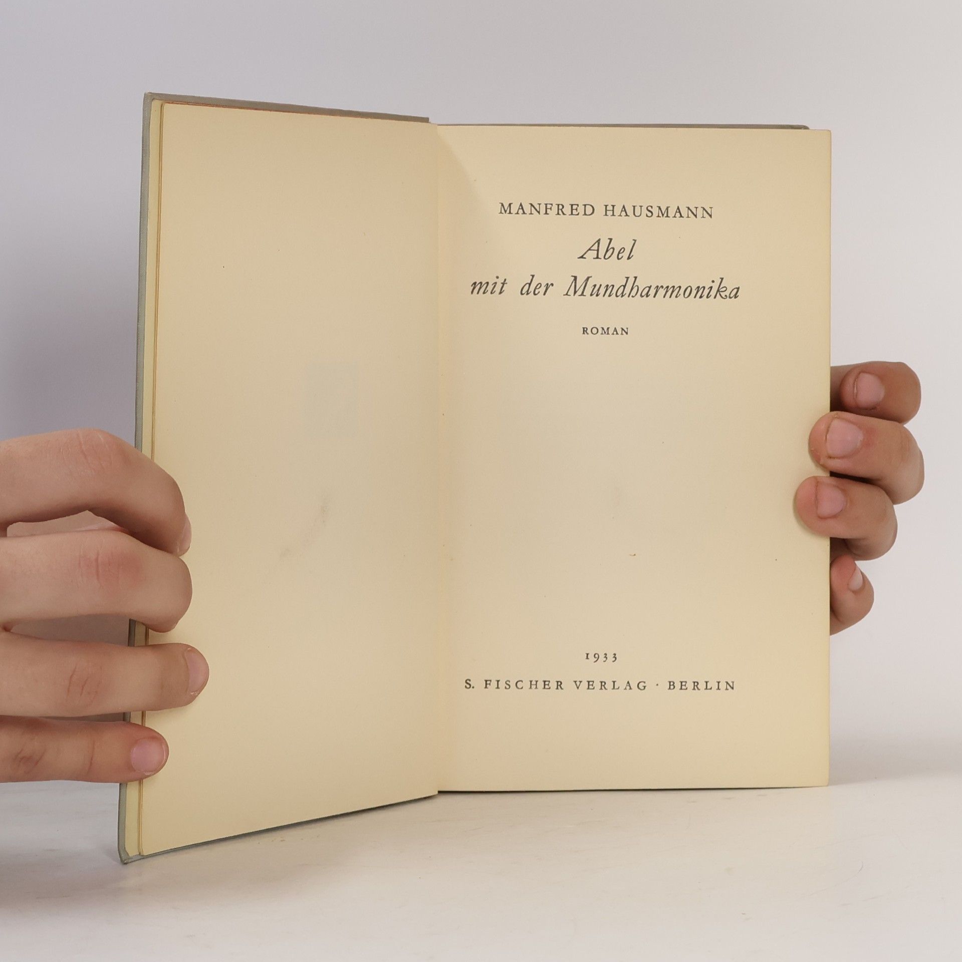 Manfred Hausmann Abel mit der Mundharmonika