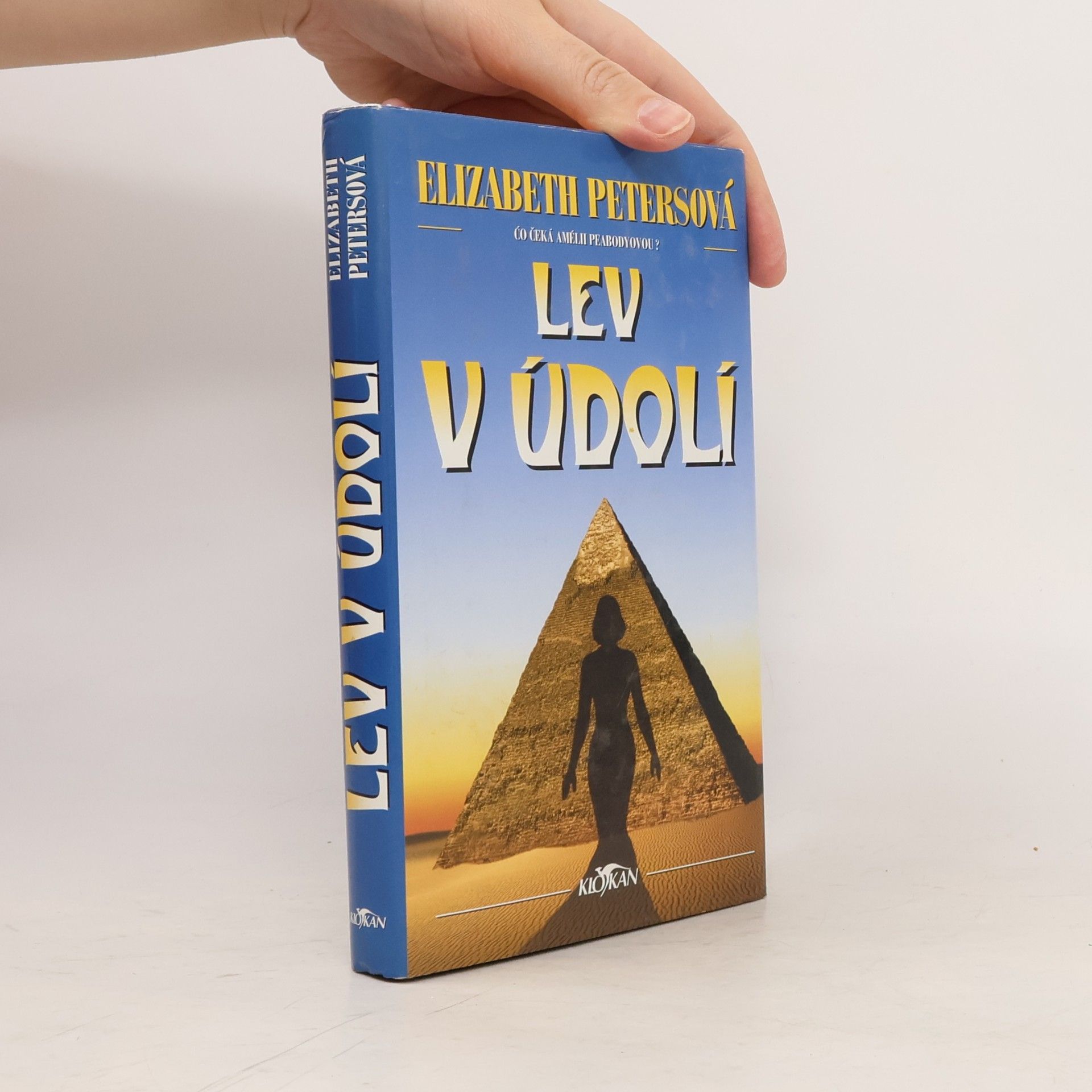 Elizabeth Peters Lev v údolí