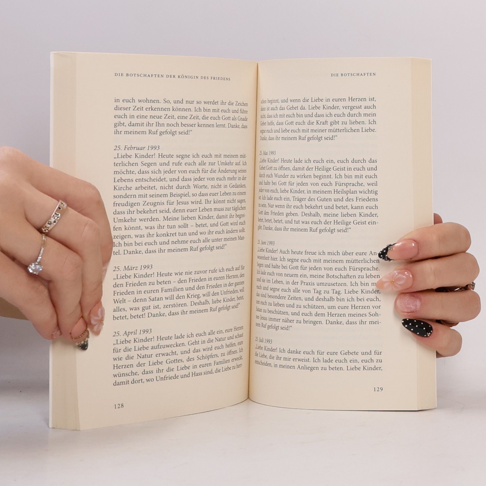Autorenkollektiv DIE BOTSCHAFTEN DER KÖNIGIN DES FRIEDENS