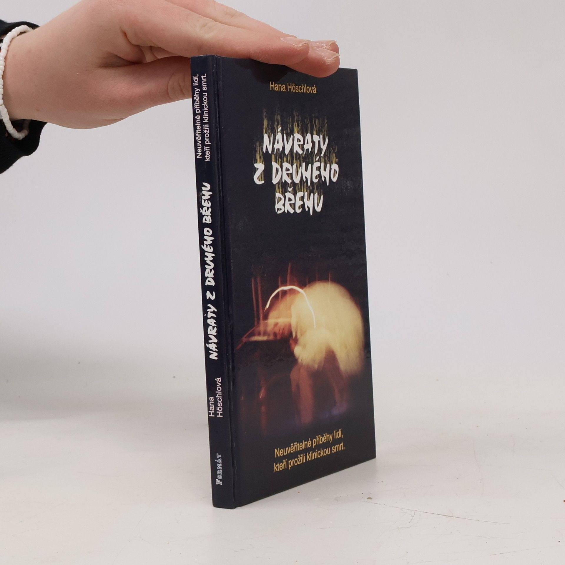 Hana Höschlová Návraty z druhého břehu