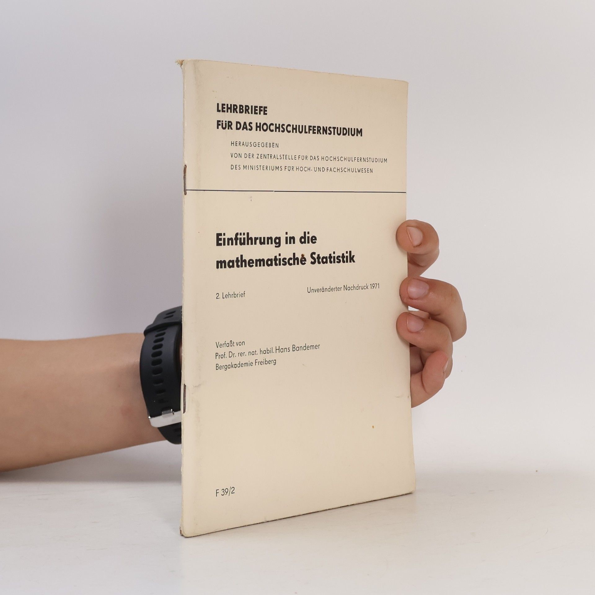 Einführung in die mathematische Statistik