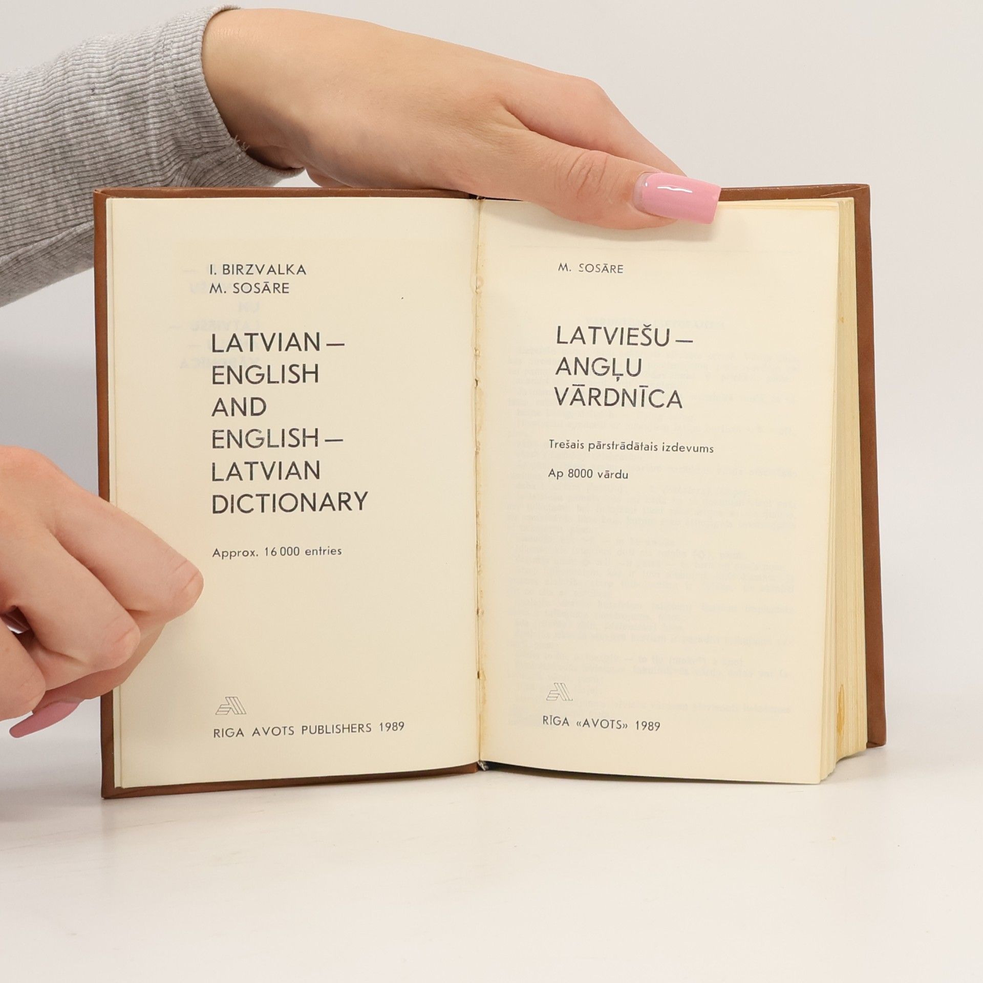 I. Birzvalka Latviešu-angļu vārdnīca. Latvian-English Dictionary