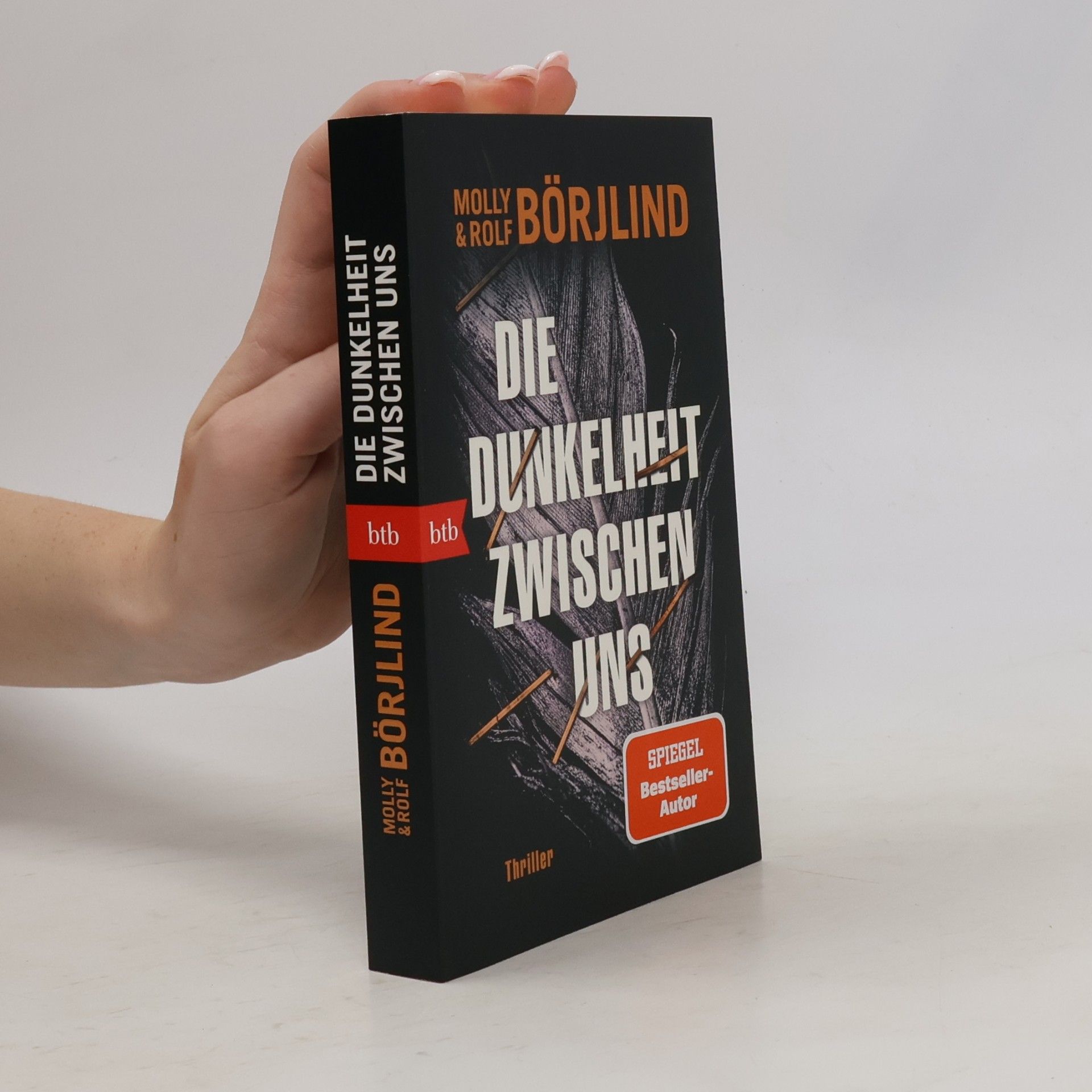 Die Dunkelheit zwischen uns