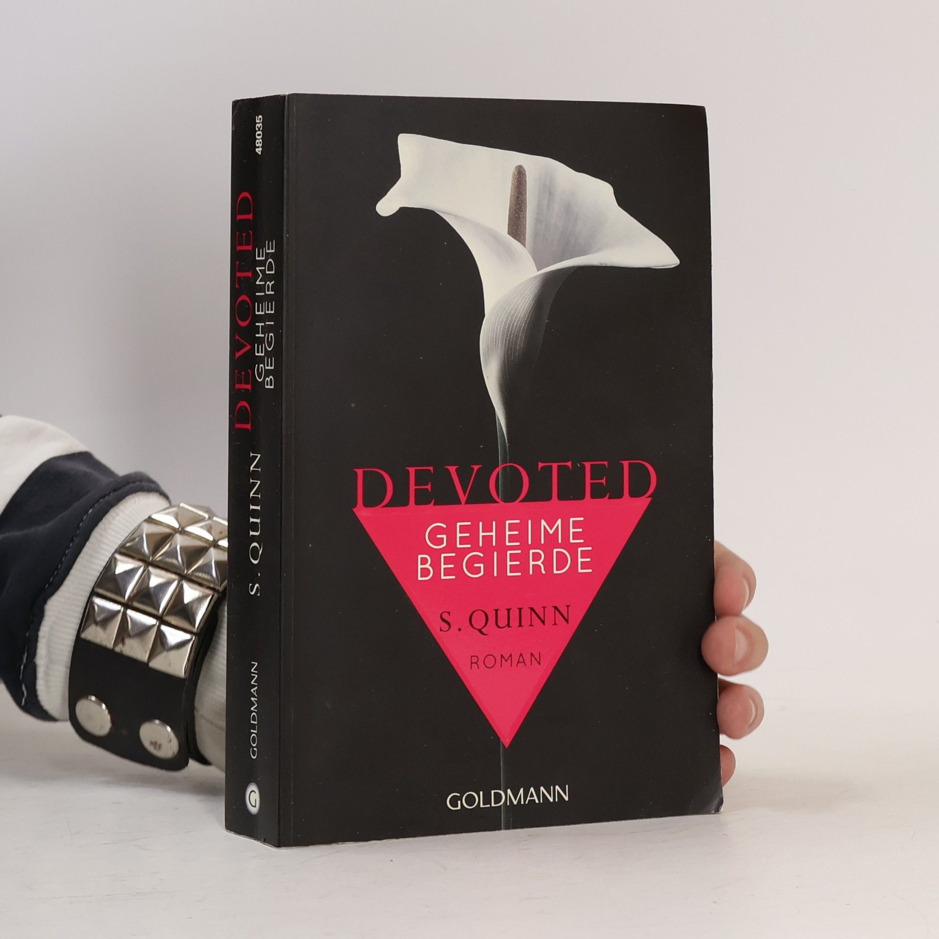 Suzy K. Quinn Devoted