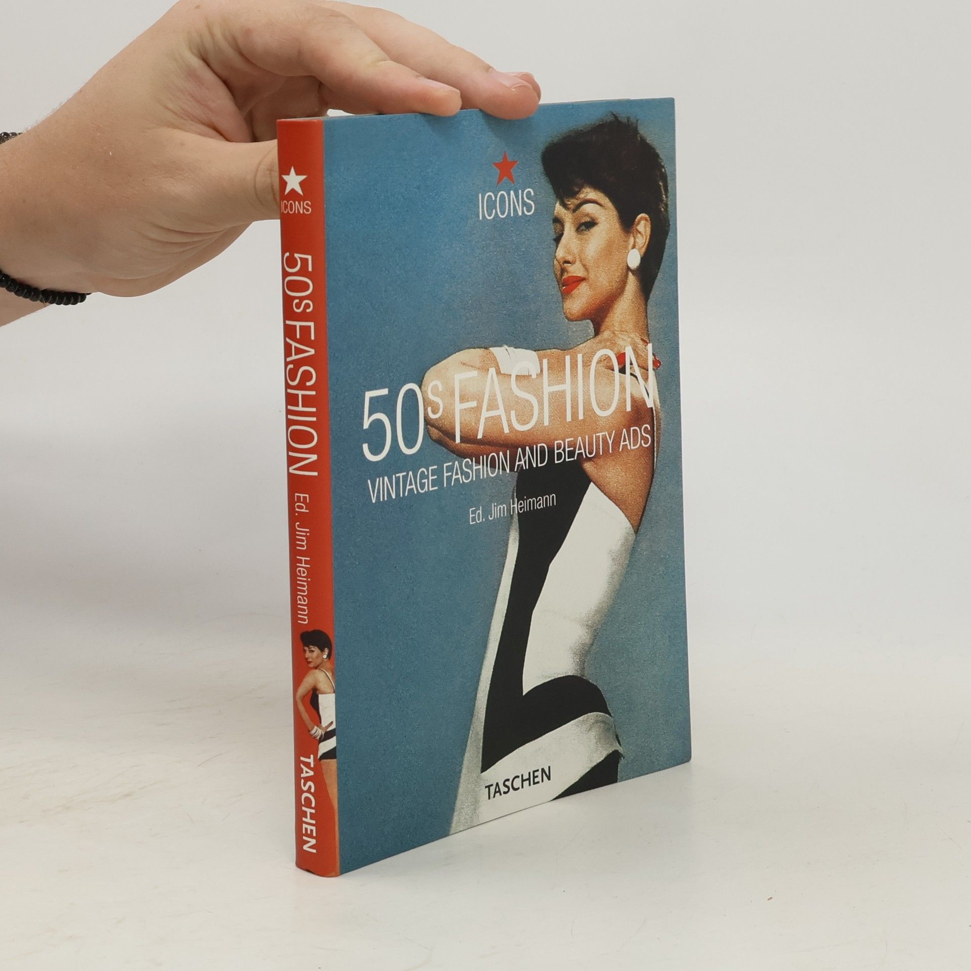 Laura Schooling 50s fashion. Vintage fashion and beauty ads