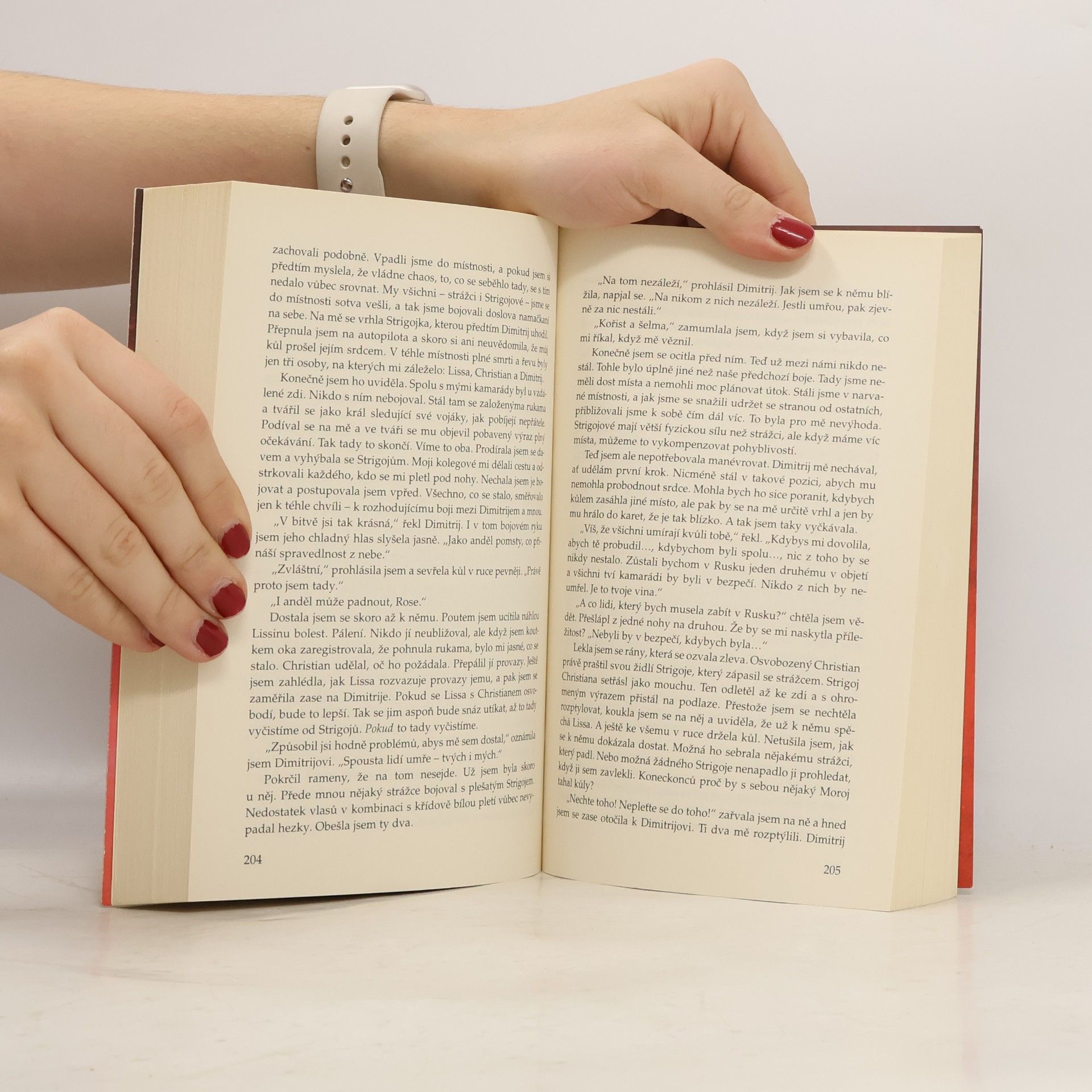 Richelle Mead Vampýrská akademie 5: Spoutáni magií