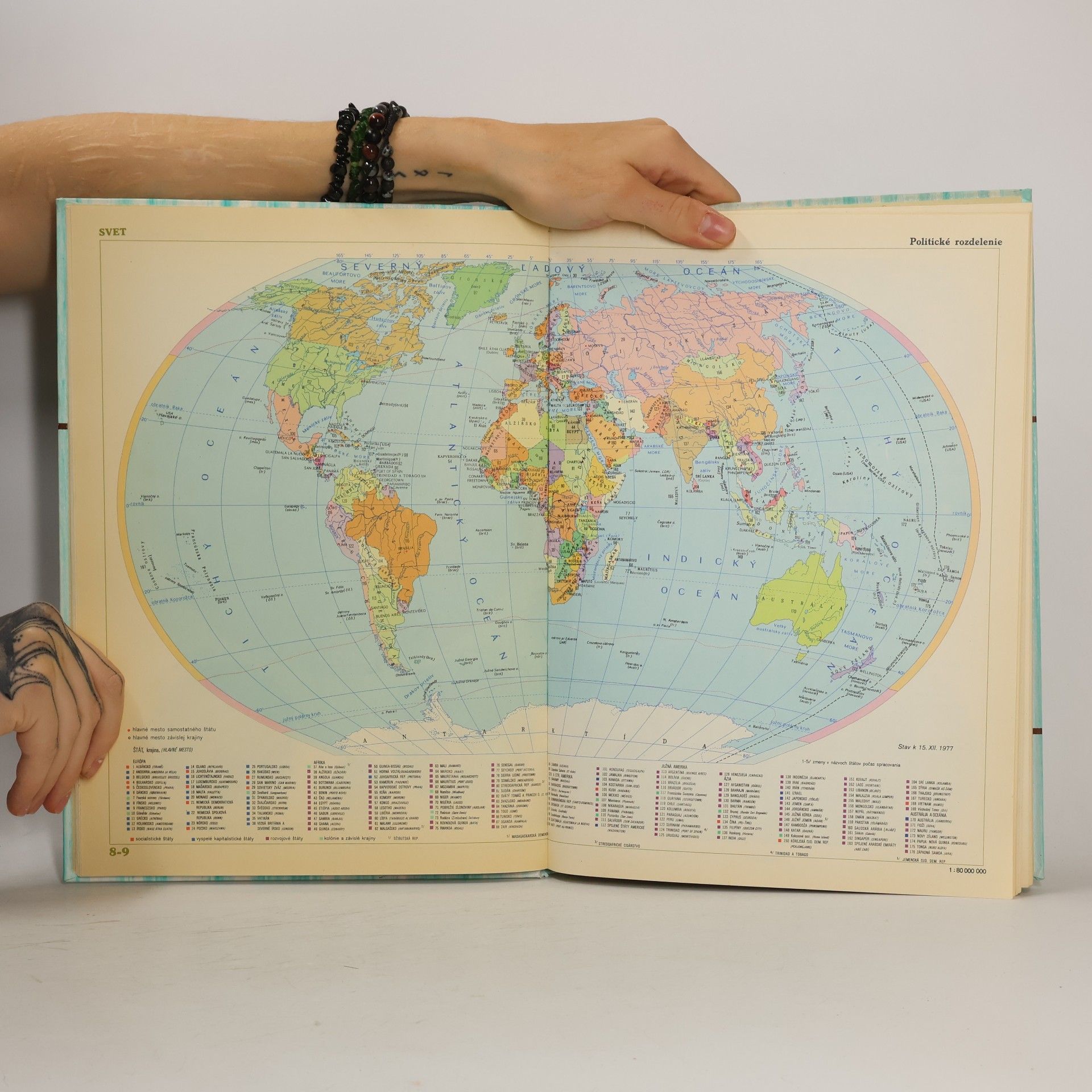 Various authors Atlas sveta
