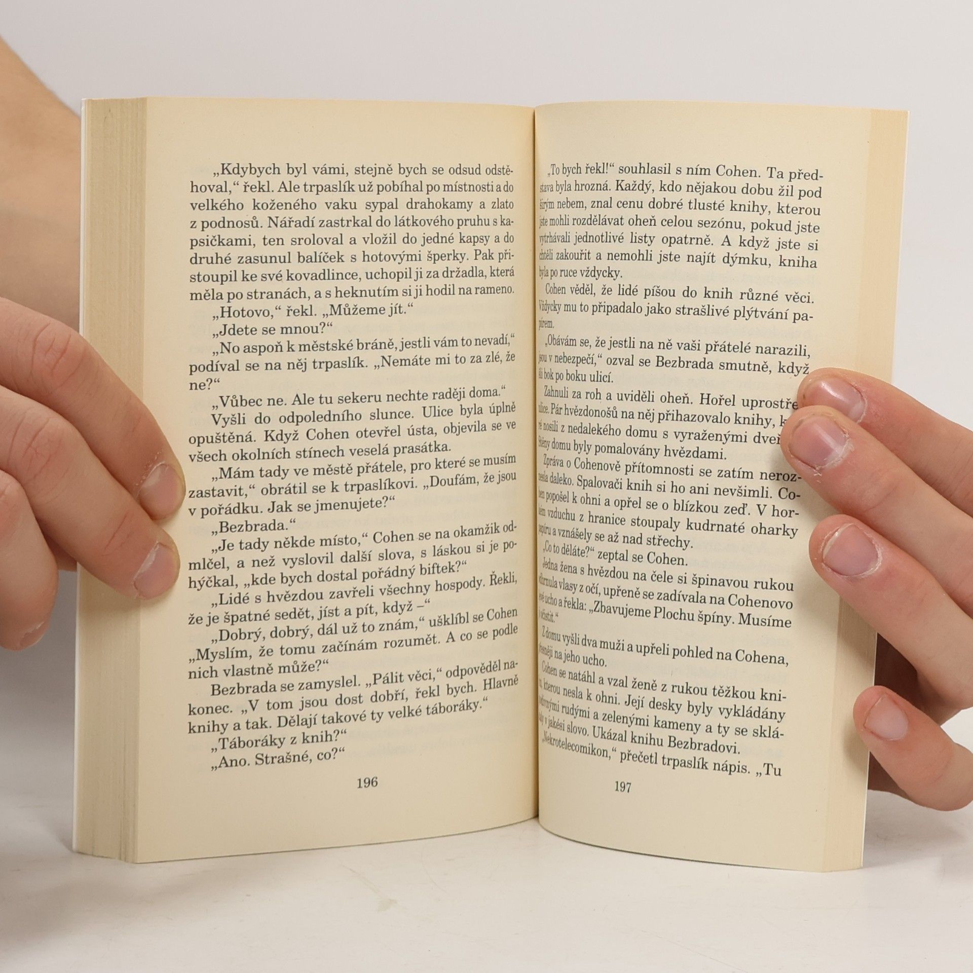 Terry Pratchett Lehké fantastično