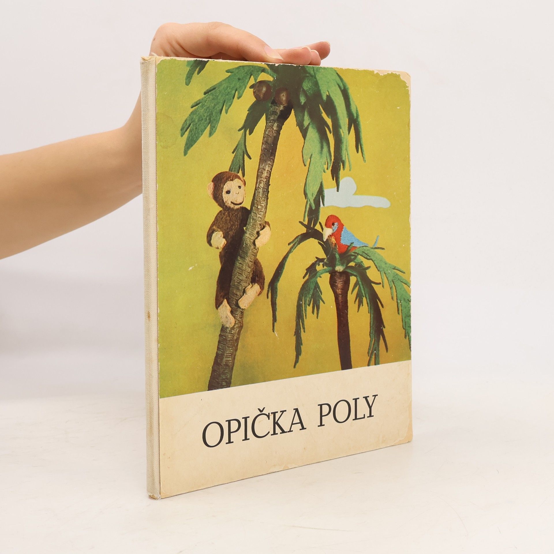 Opička Poly