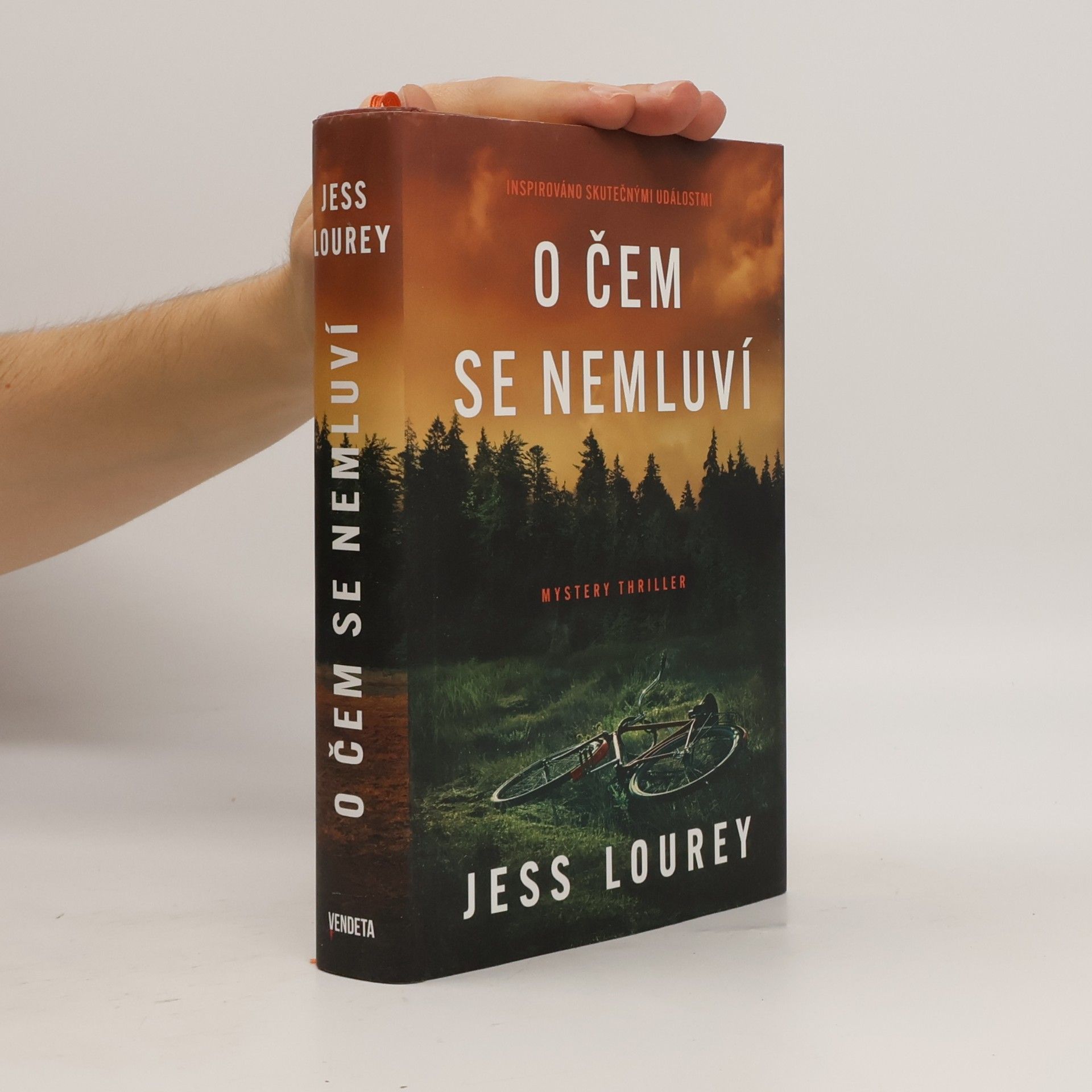 Jess Lourey O čem se nemluví