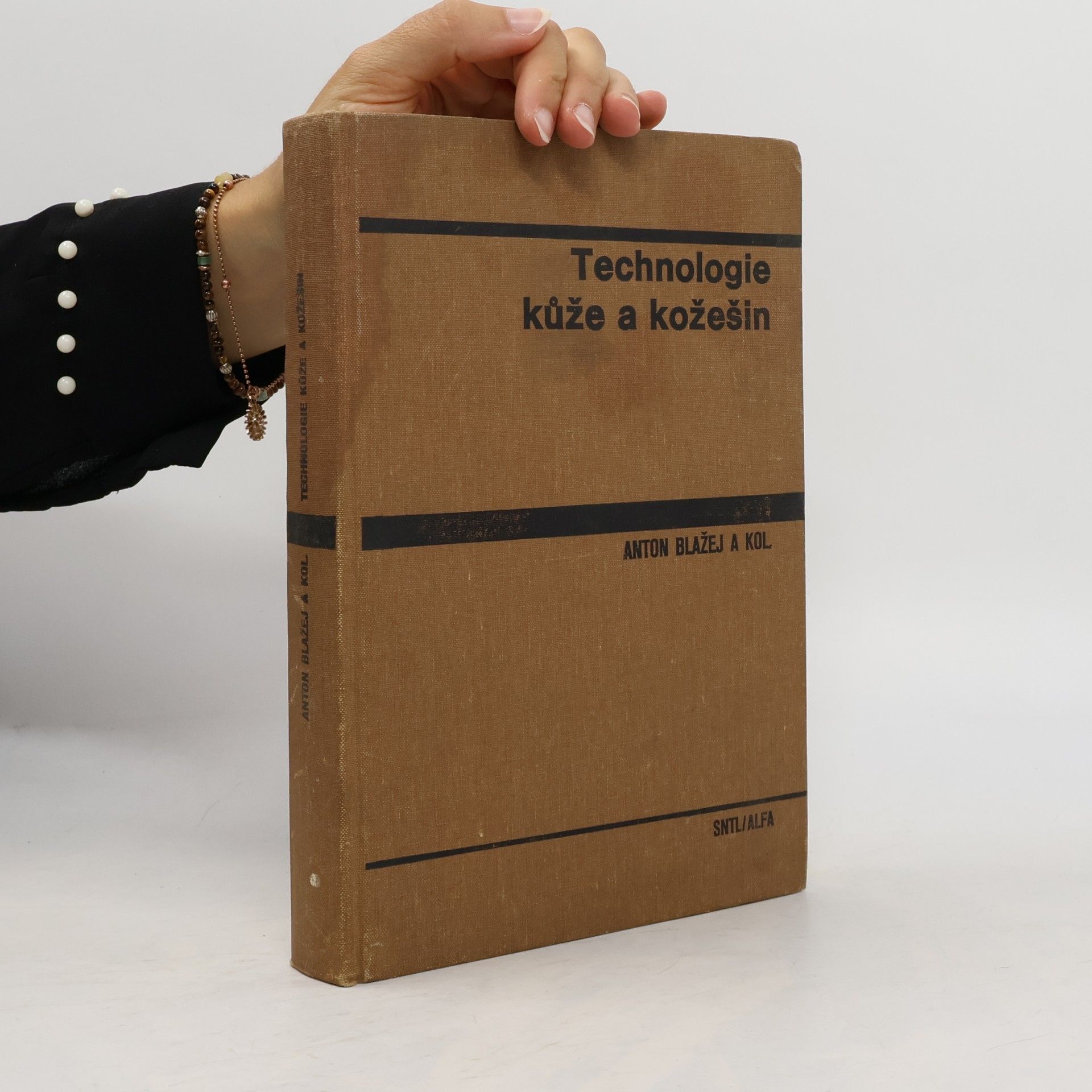 Milan Mládek Technologie kůže a kožešin