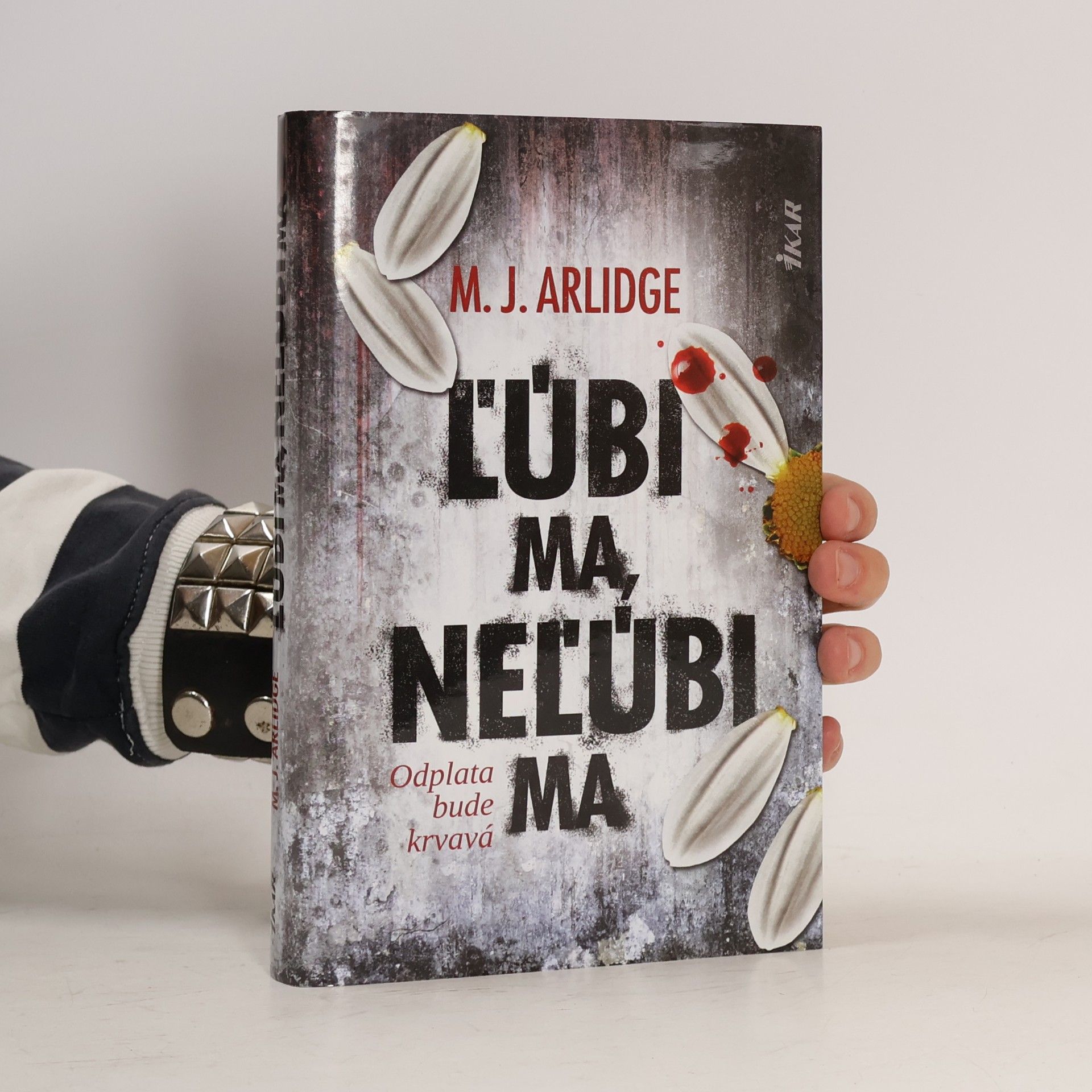 M. J. Arlidge Ľúbi ma, neľúbi ma