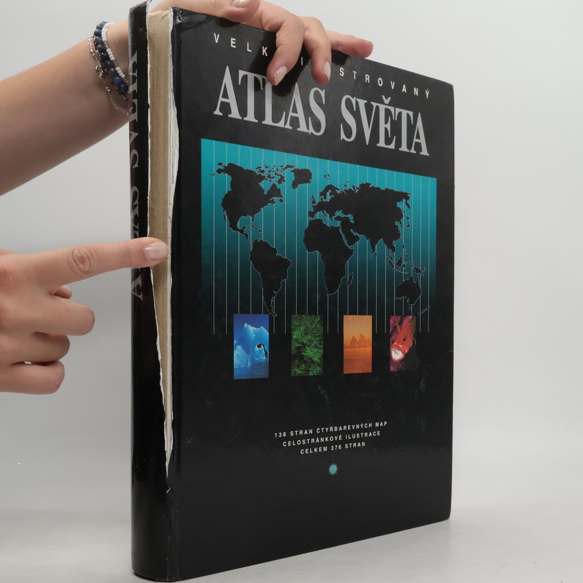 Helena Kholová Velký ilustrovaný atlas světa
