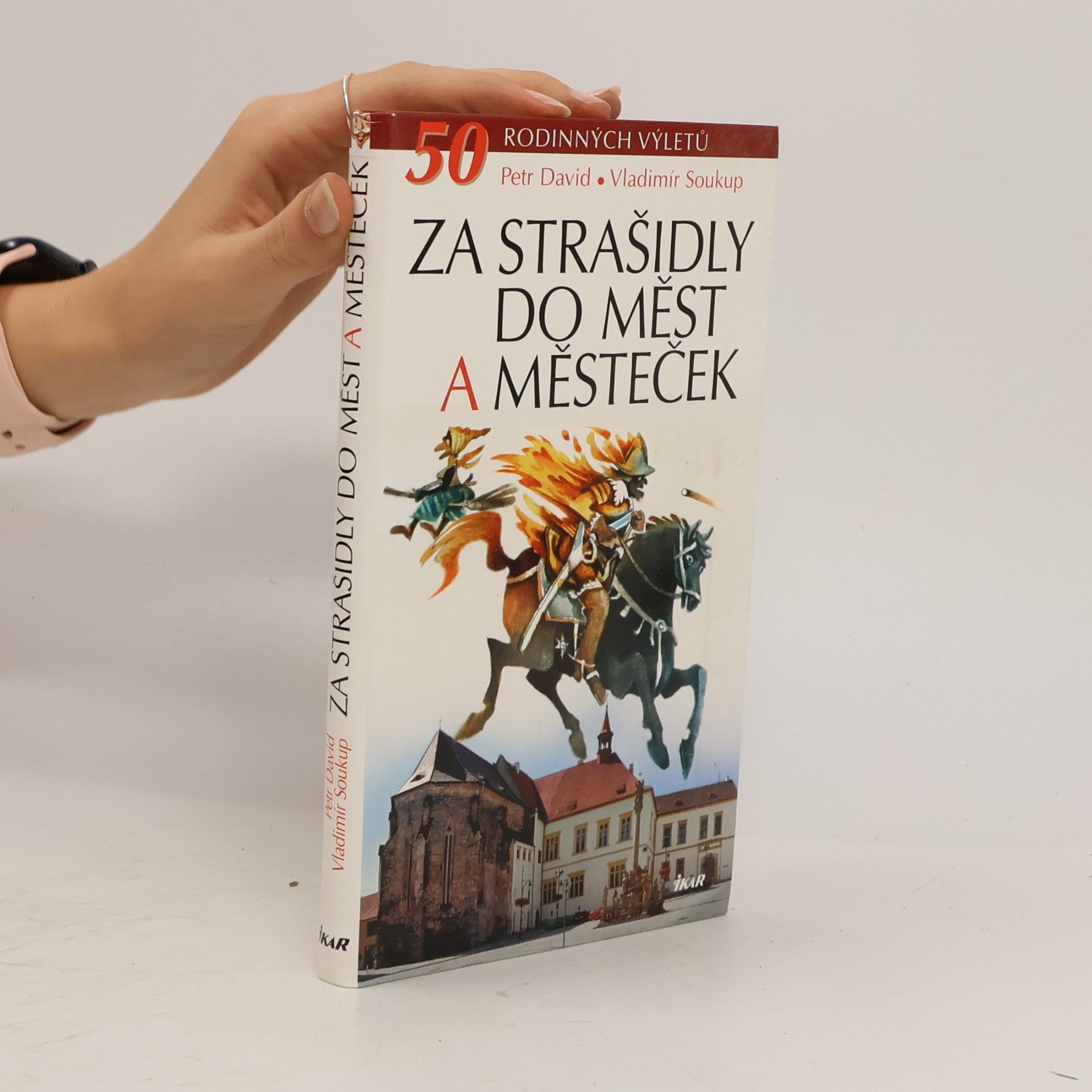 Petr David Za strašidly do měst a městeček