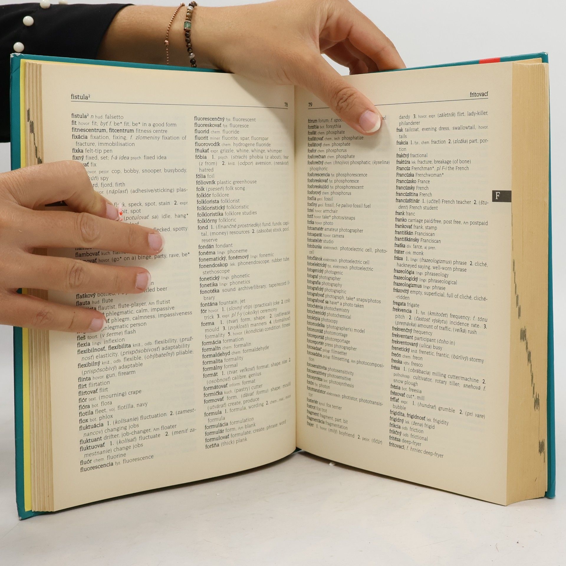 Tatiana Langová Slovensko-anglický slovník : Slovak-Englich Dictionary