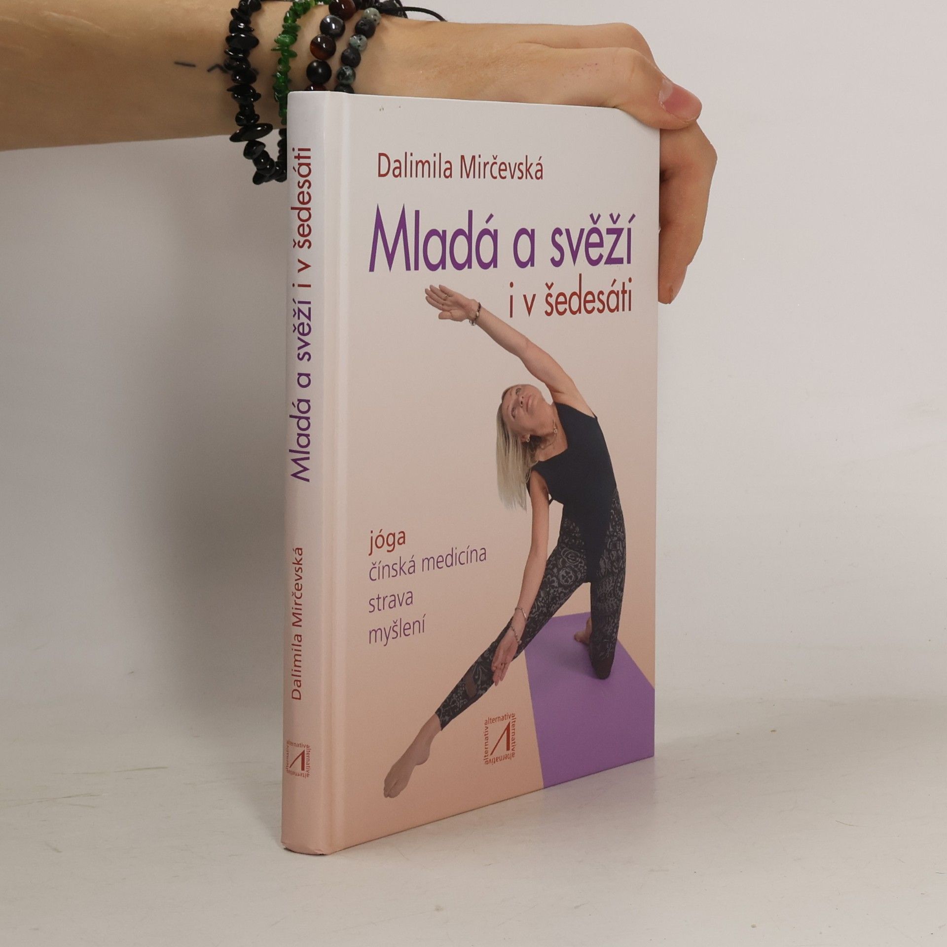 Dalimila Mirčevská Mladá a svěží i v šedesáti : jak cvičit jógu, používat tradiční čínskou medicínu, jíst a myslet...