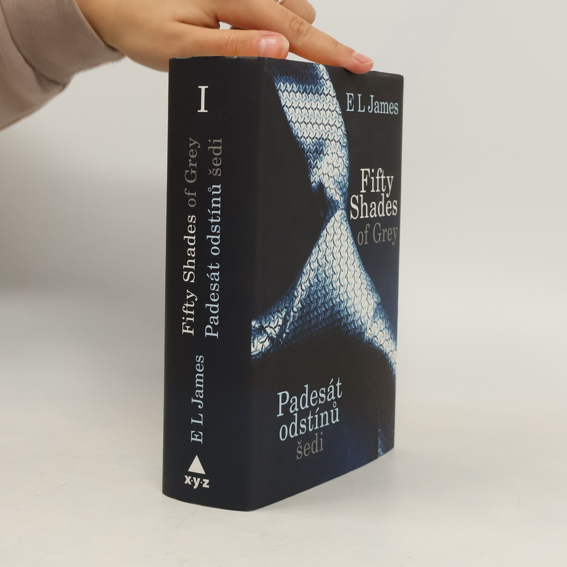 E. L. James Padesát odstínů šedi I.