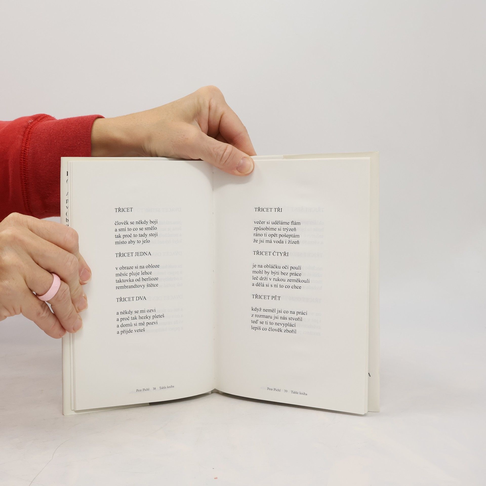 Michal Huvar Tahle kniha. Chvíle posvátná