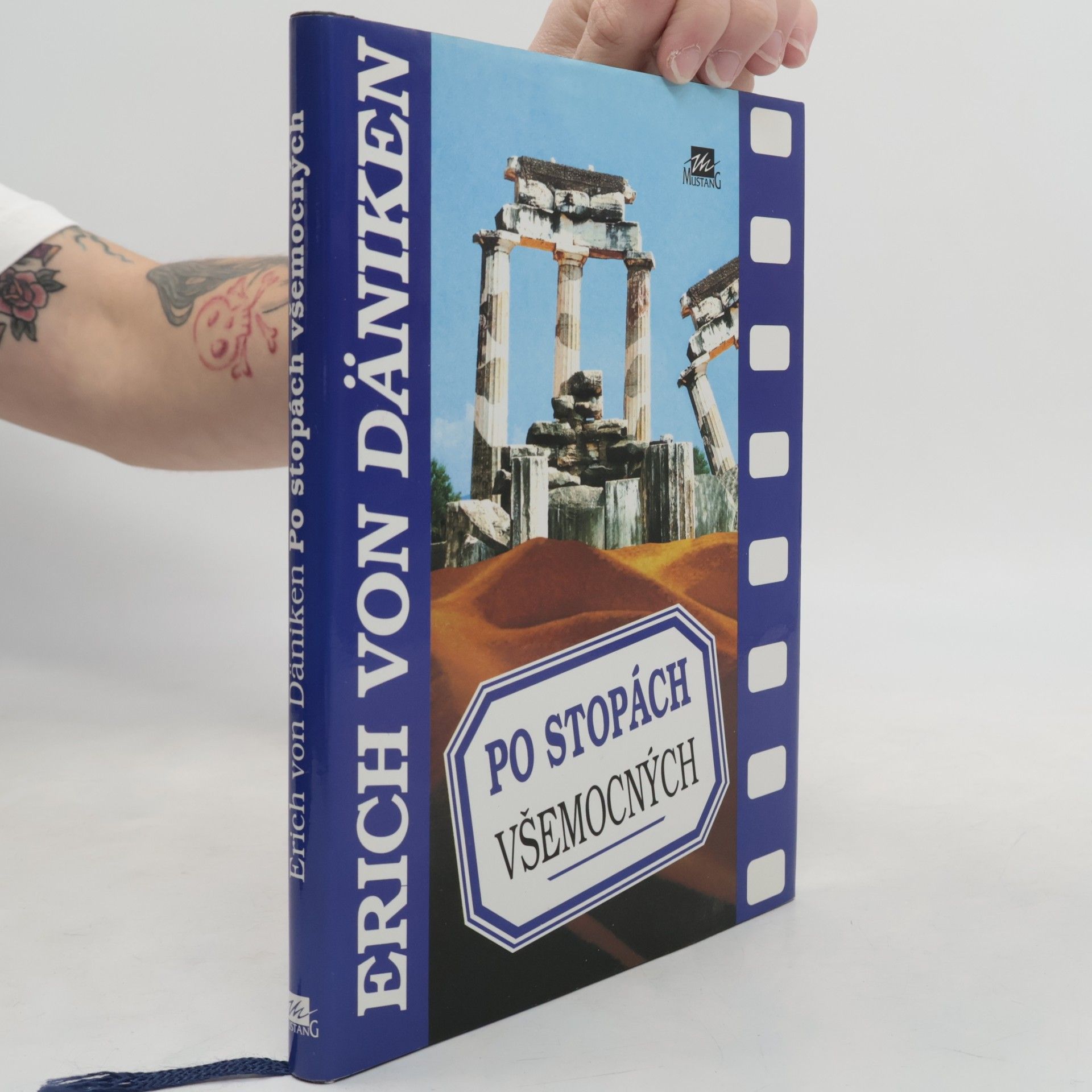 Erich von Däniken Po stopách všemocných