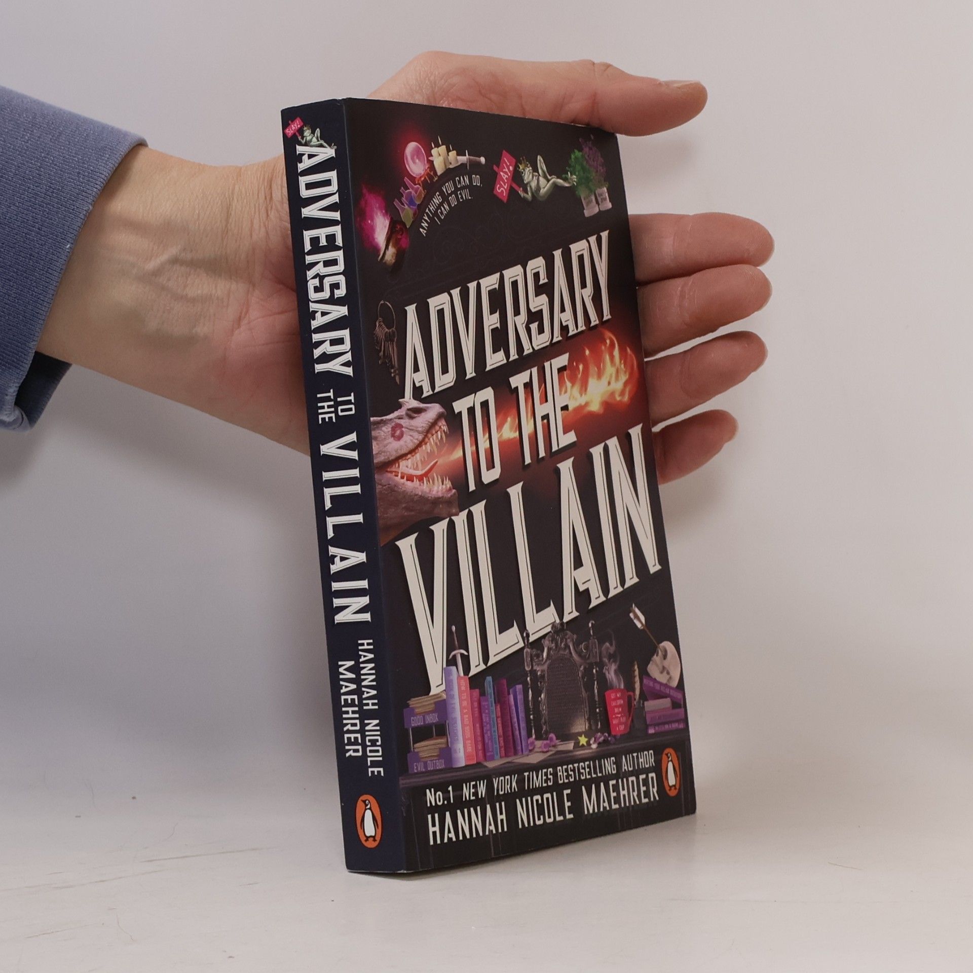 Hannah Nicole Maehrer Adversary to the Villain: The hilarious fantasy romance from the New York Times bestselling author and TikTok sensation (Assistant to the Villain, 4)