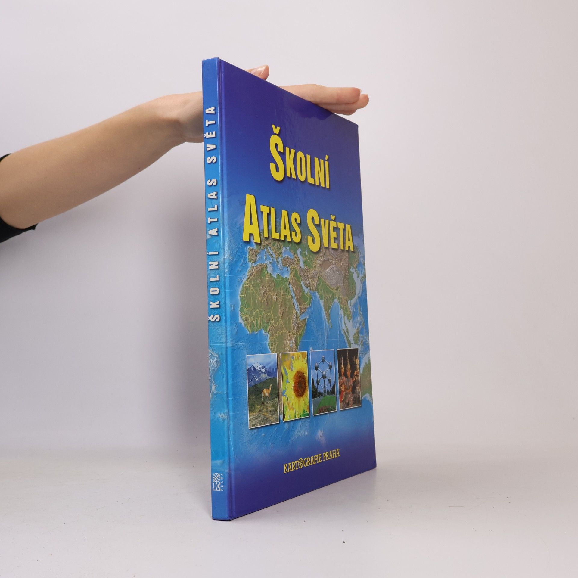 AA.VV. Školní atlas světa