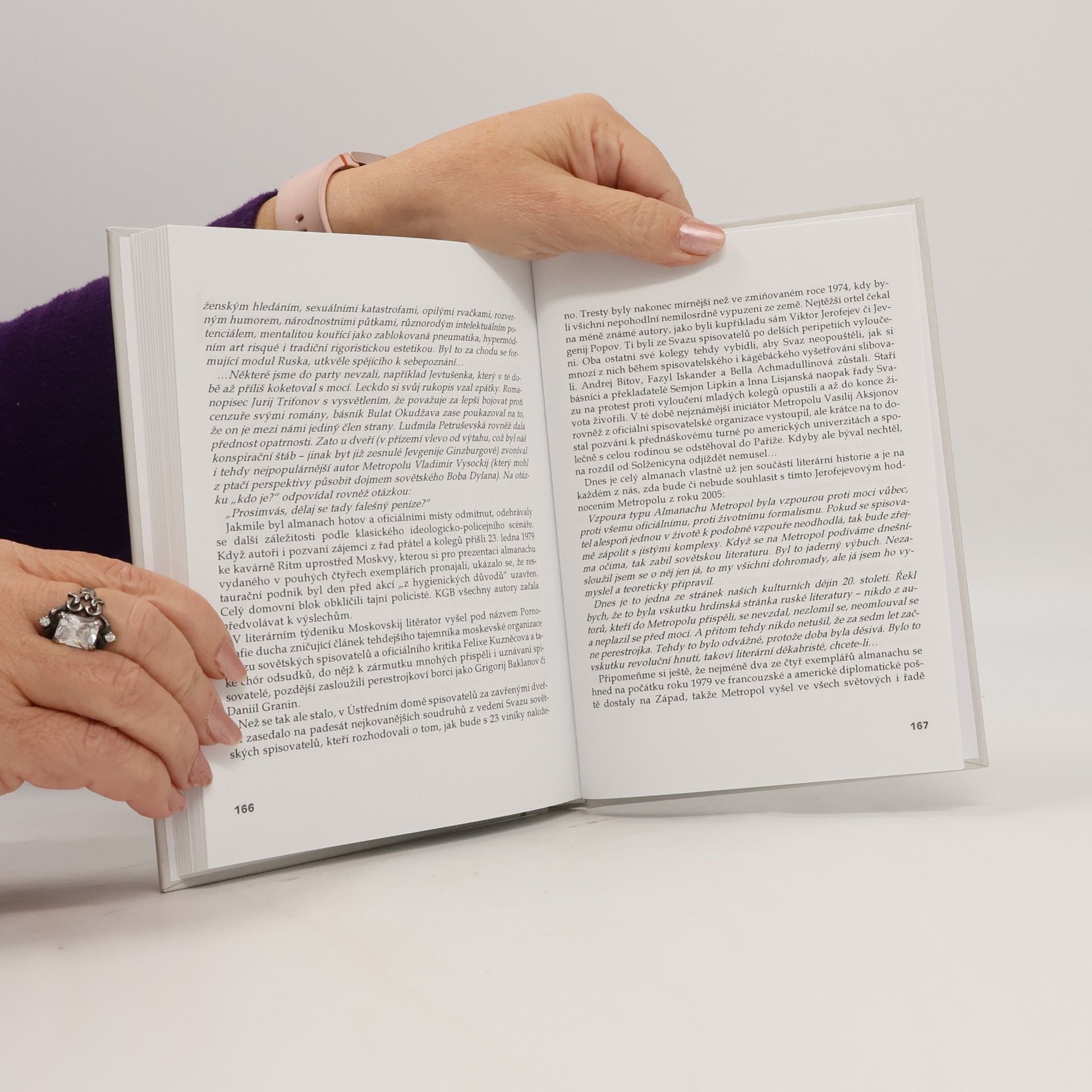 Zina Zborovská Dobré dílo, špatná doba : sborník příspěvků z konferencí Křesťanská univerzita Josefa Floriana a Literatura a totalita : [doplněno o] rozhovory s Gabrielem Florianem, Zbyňkem Hejdou, Danielem a Jiřím Reynkovými a Andrejem Stankovičem