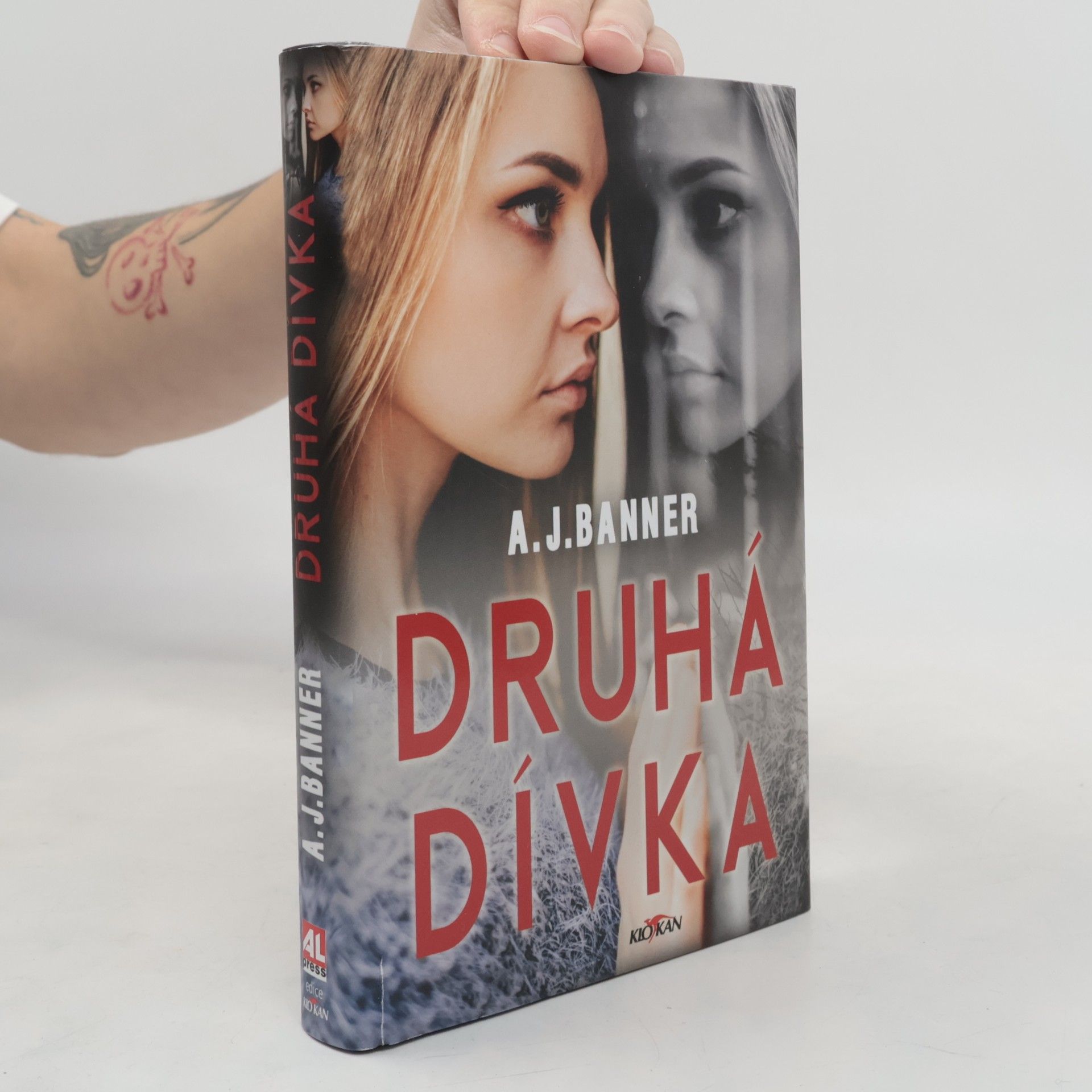 Druhá dívka