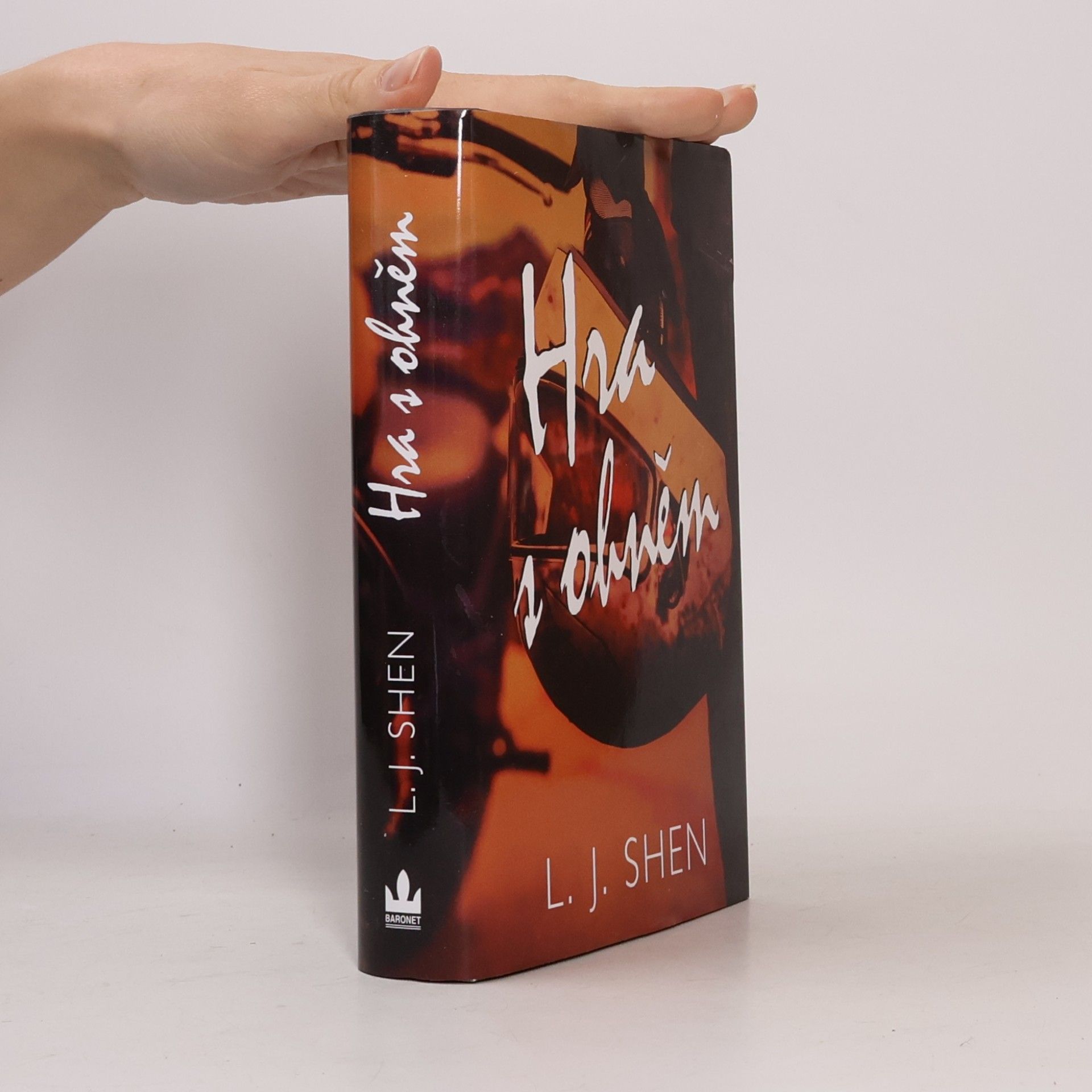 L. J. Shen Hra s ohněm