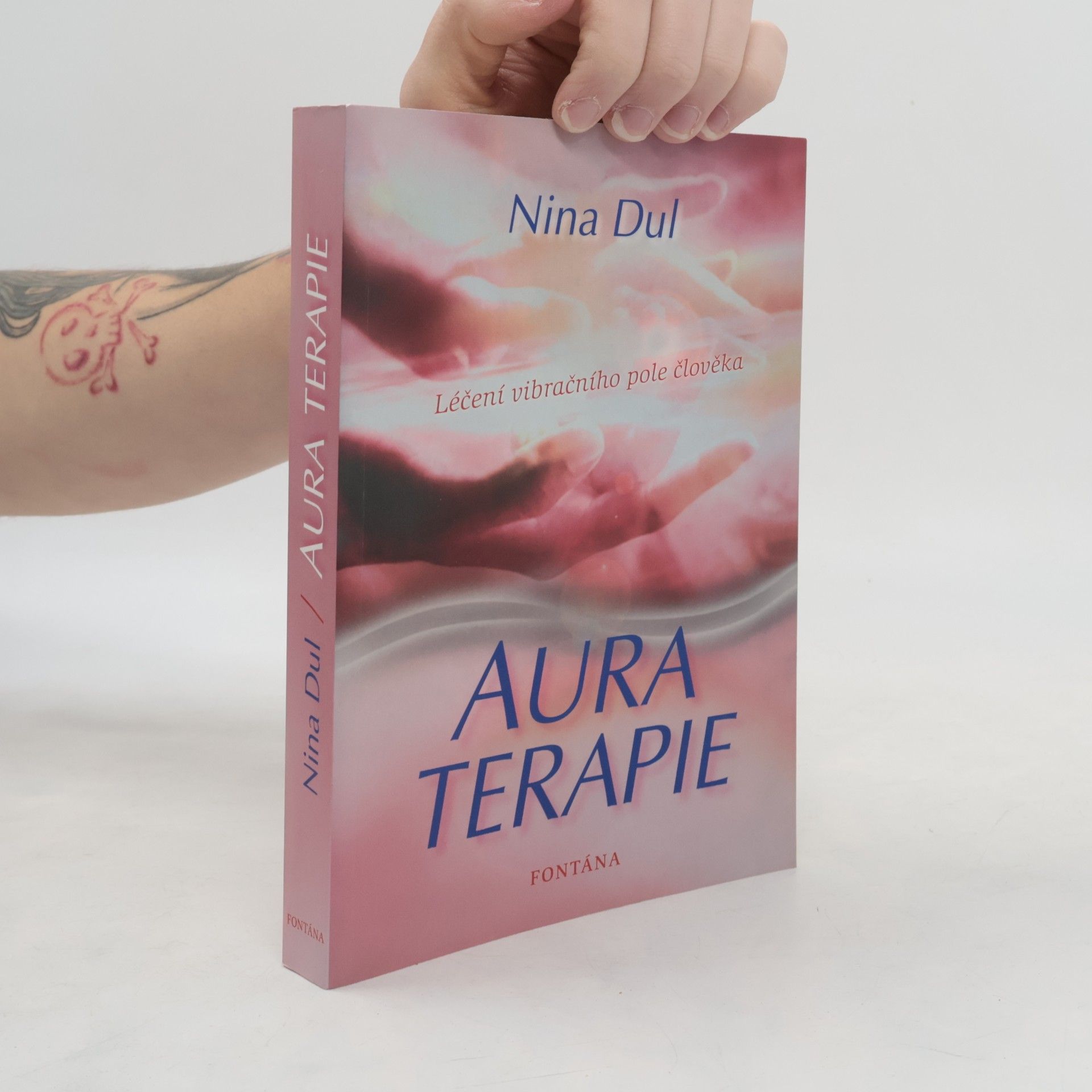 Nina Dul Aura terapie. Léčení vibračního pole člověka