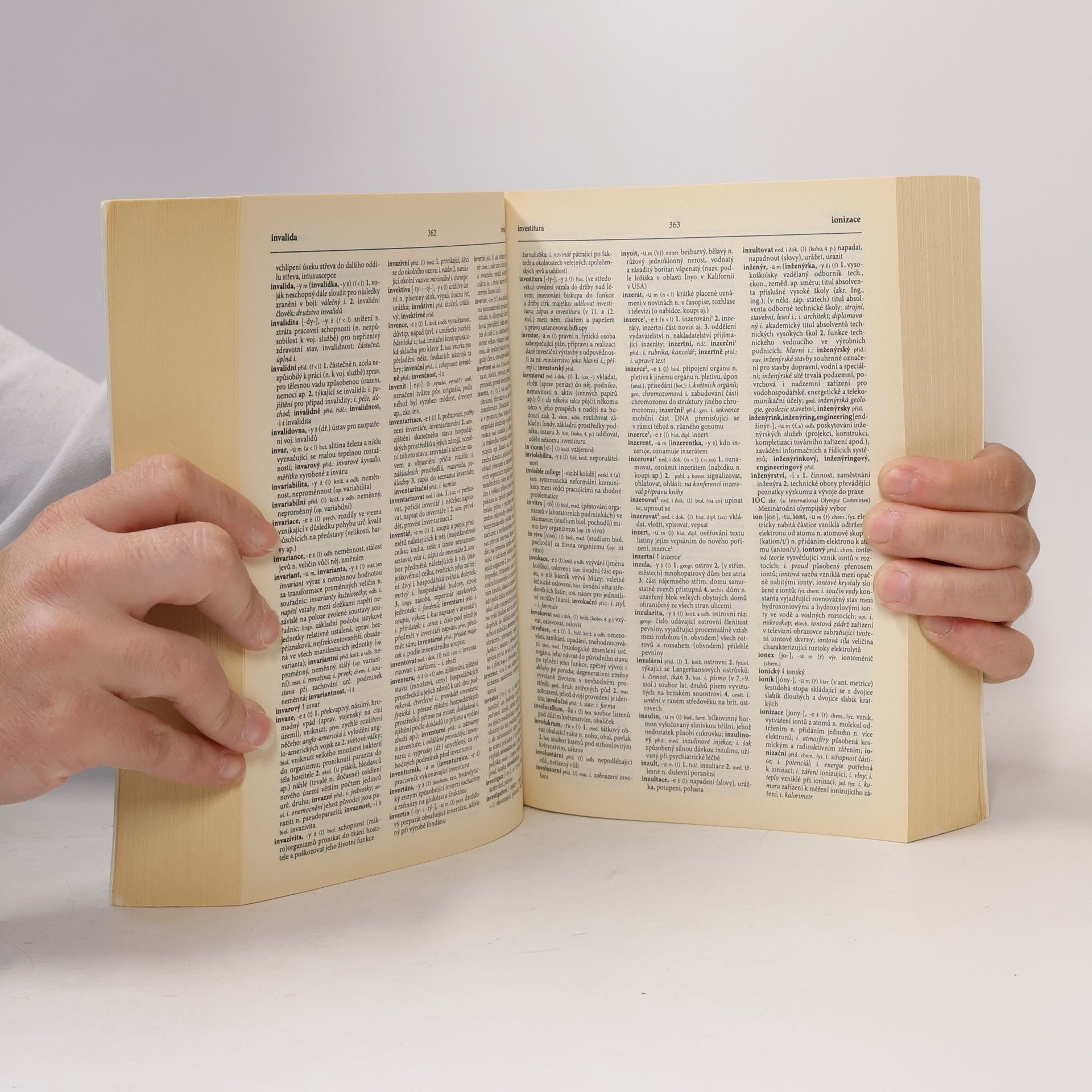 Jiří Kraus Nový akademický slovník cizích slov A-Ž. Studentské vydání