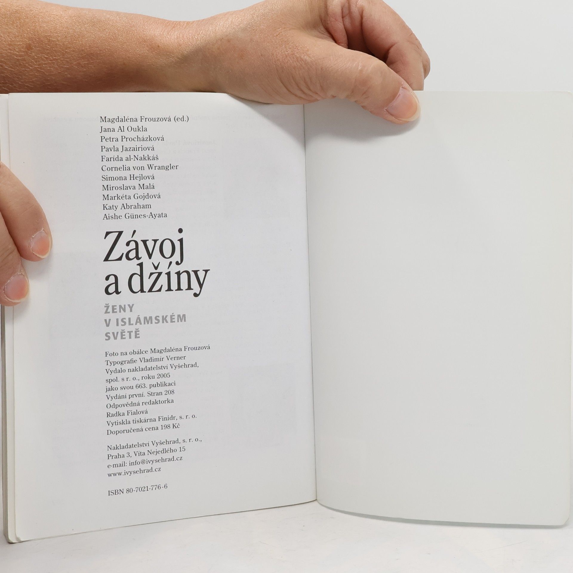 Magdaléna Frouzová Závoj a džíny