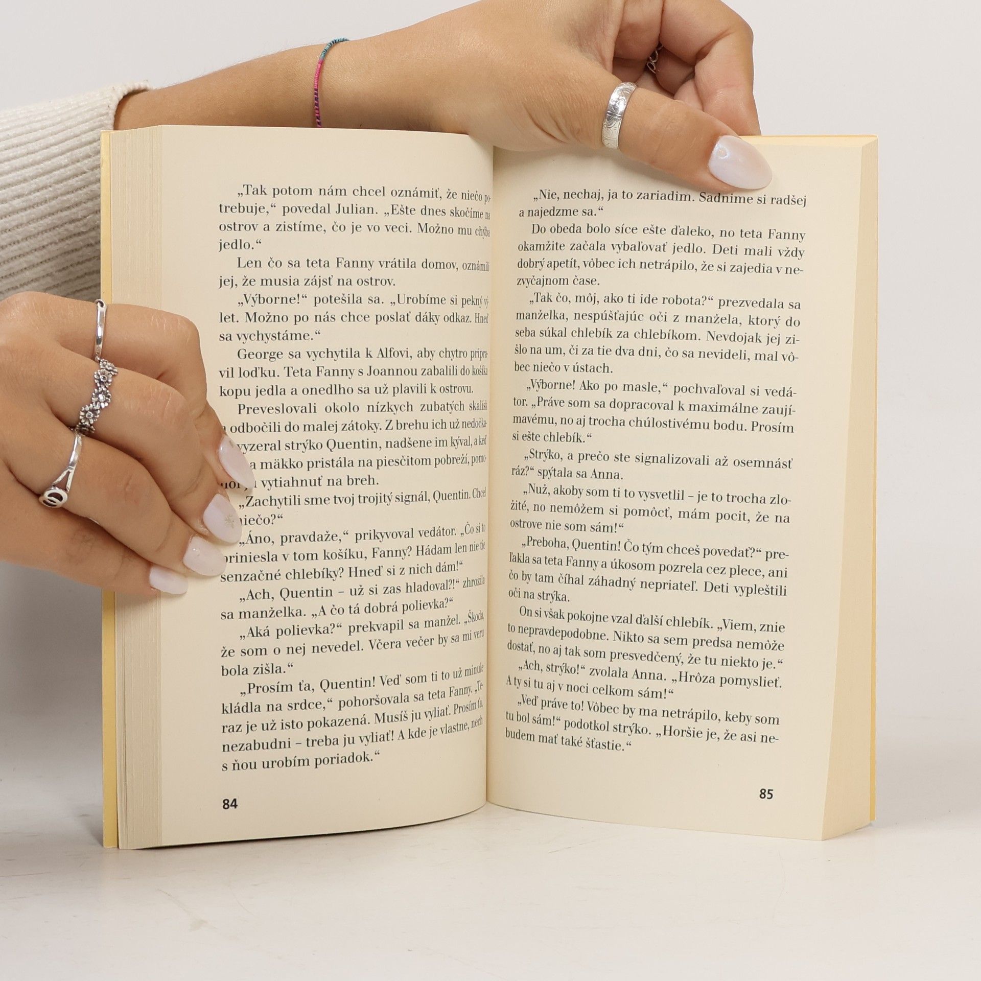Enid Blyton Slávna päťka znovu na ostrove
