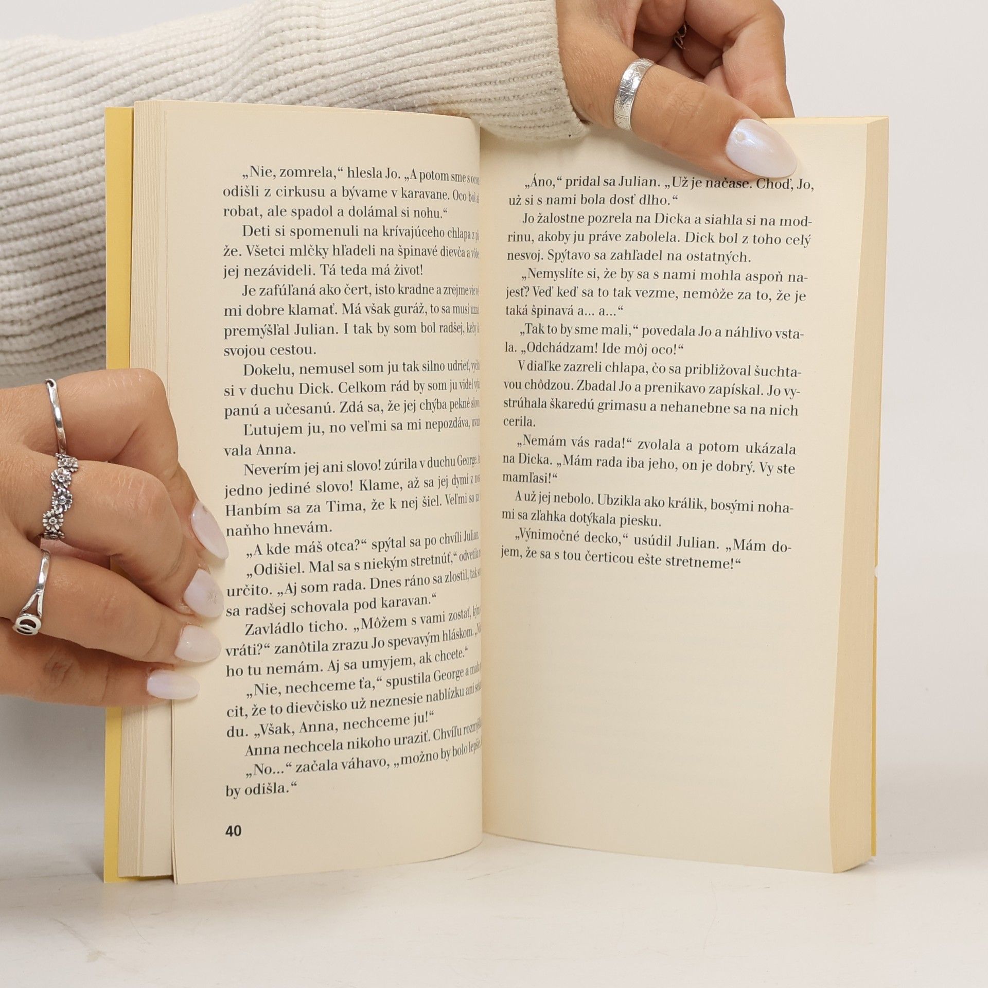 Enid Blyton Slávna päťka vo víre dobrodružstiev
