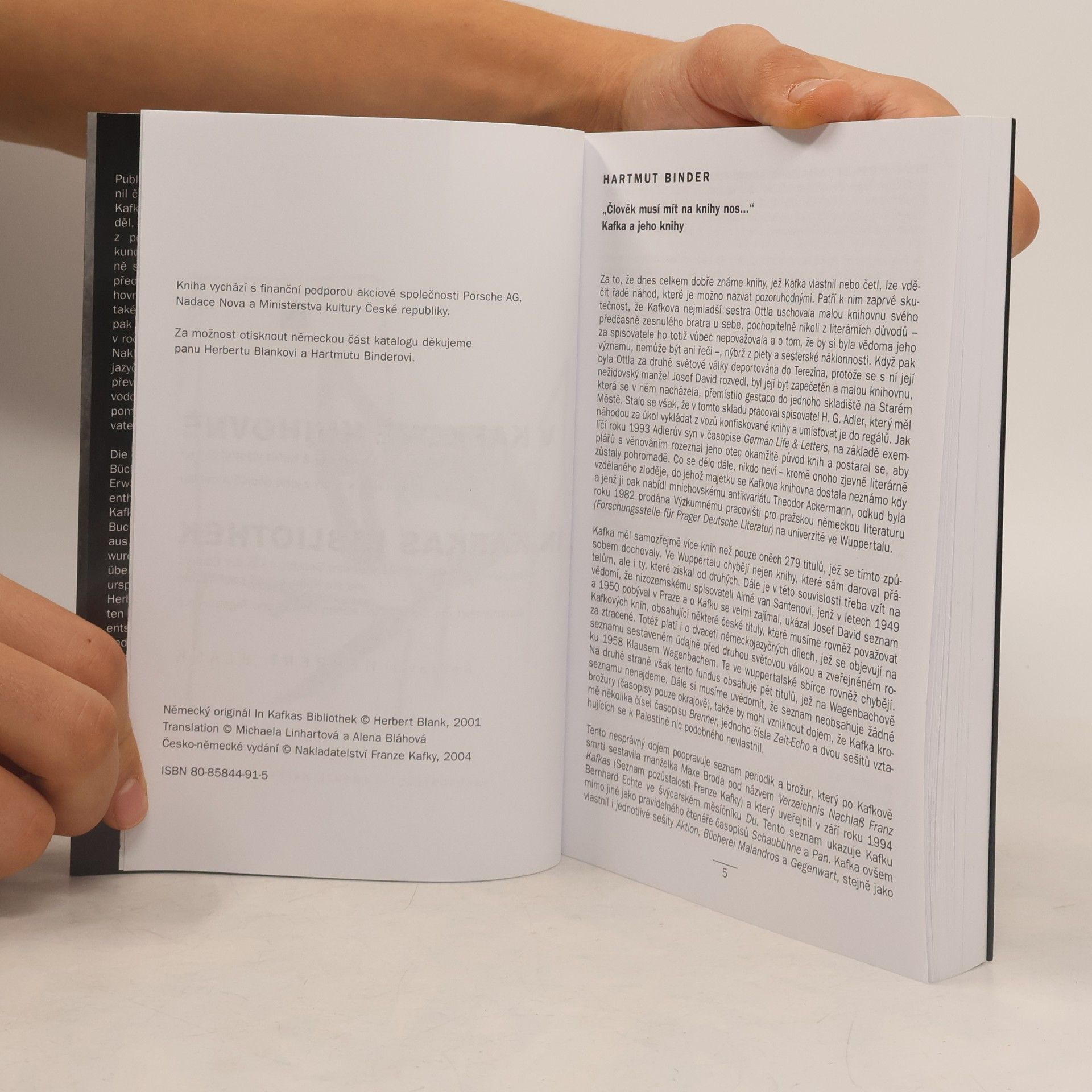 Herbert Blank V Kafkově knihovně. In Kafkas Bibliothek