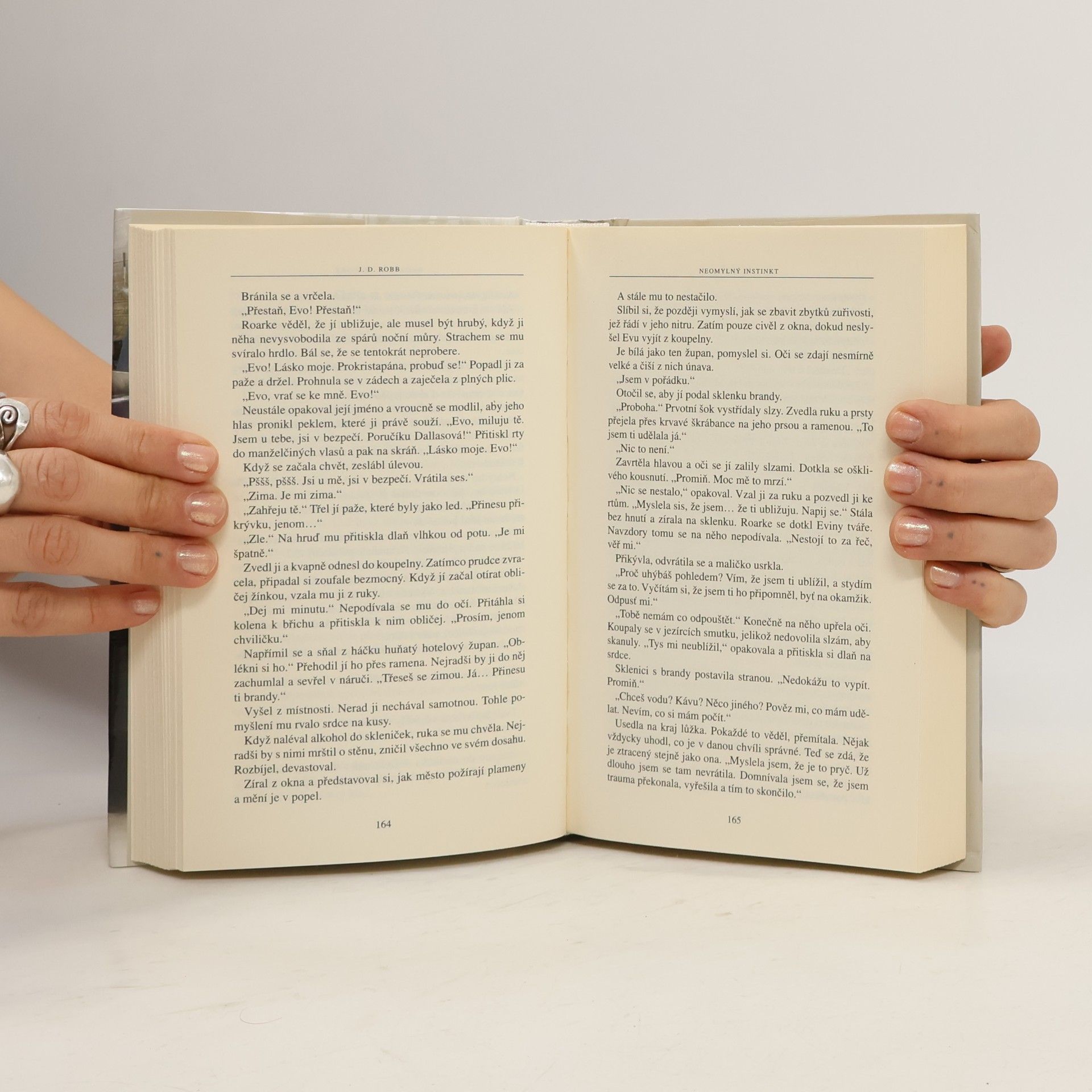 Nora Roberts Neomylný instinkt