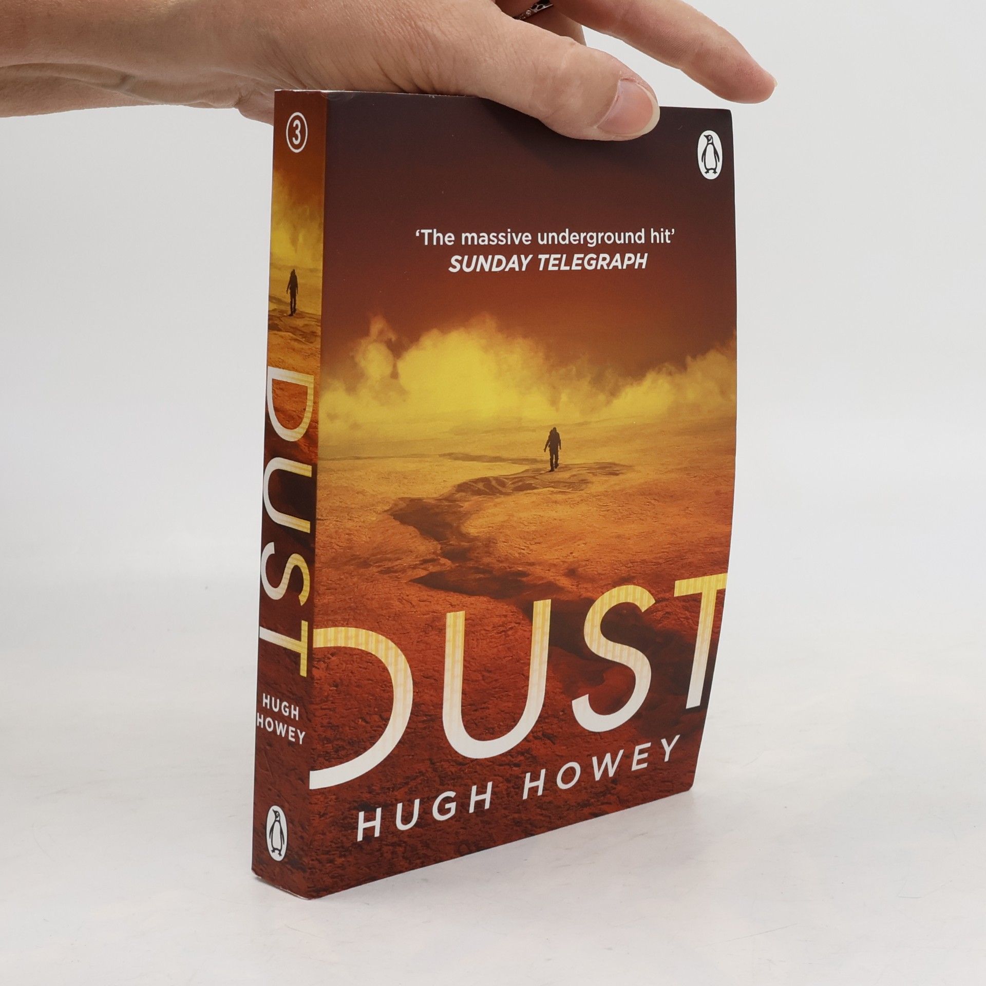 Hugh Howey Dust