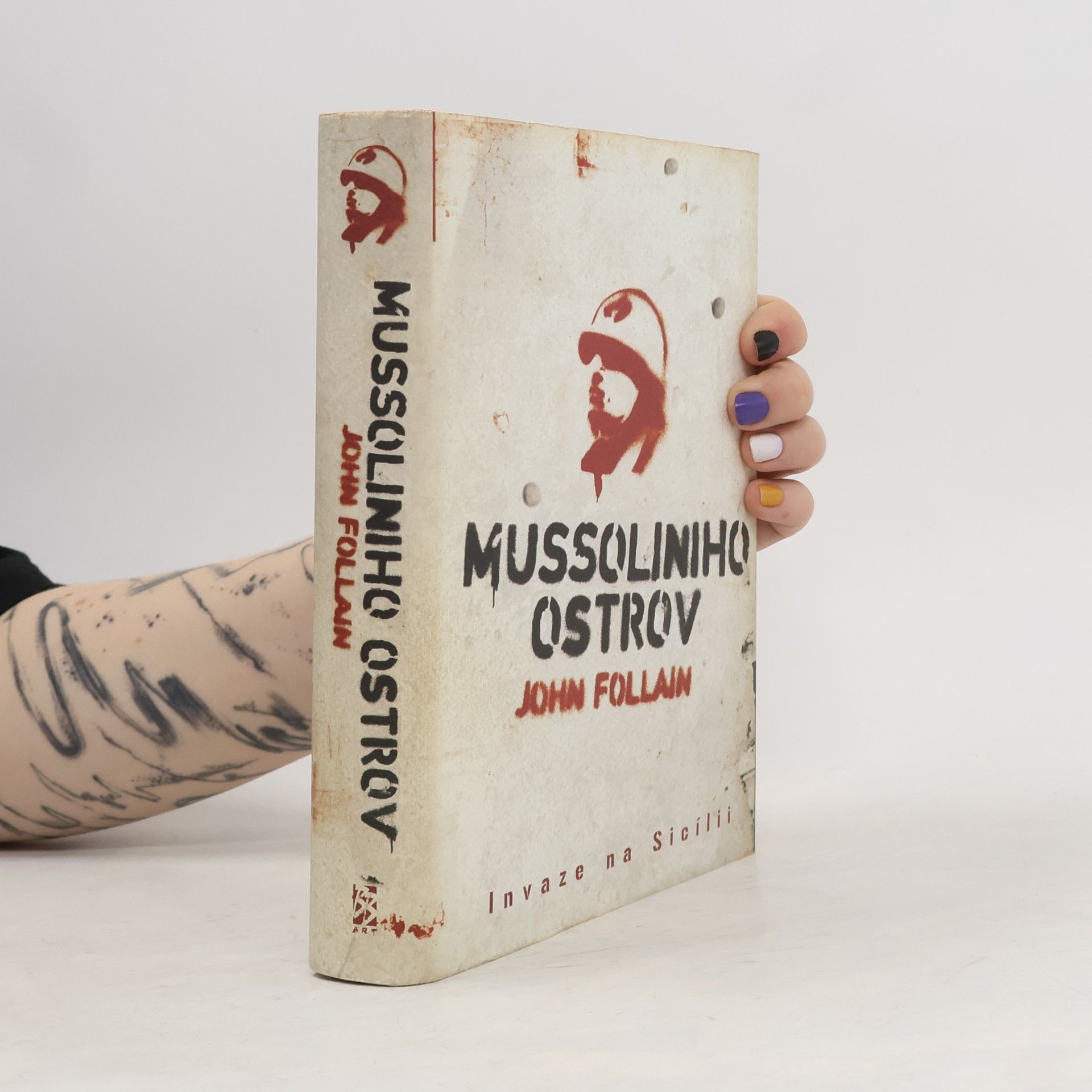 John Follain Mussoliniho ostrov : Invaze na Sicílii