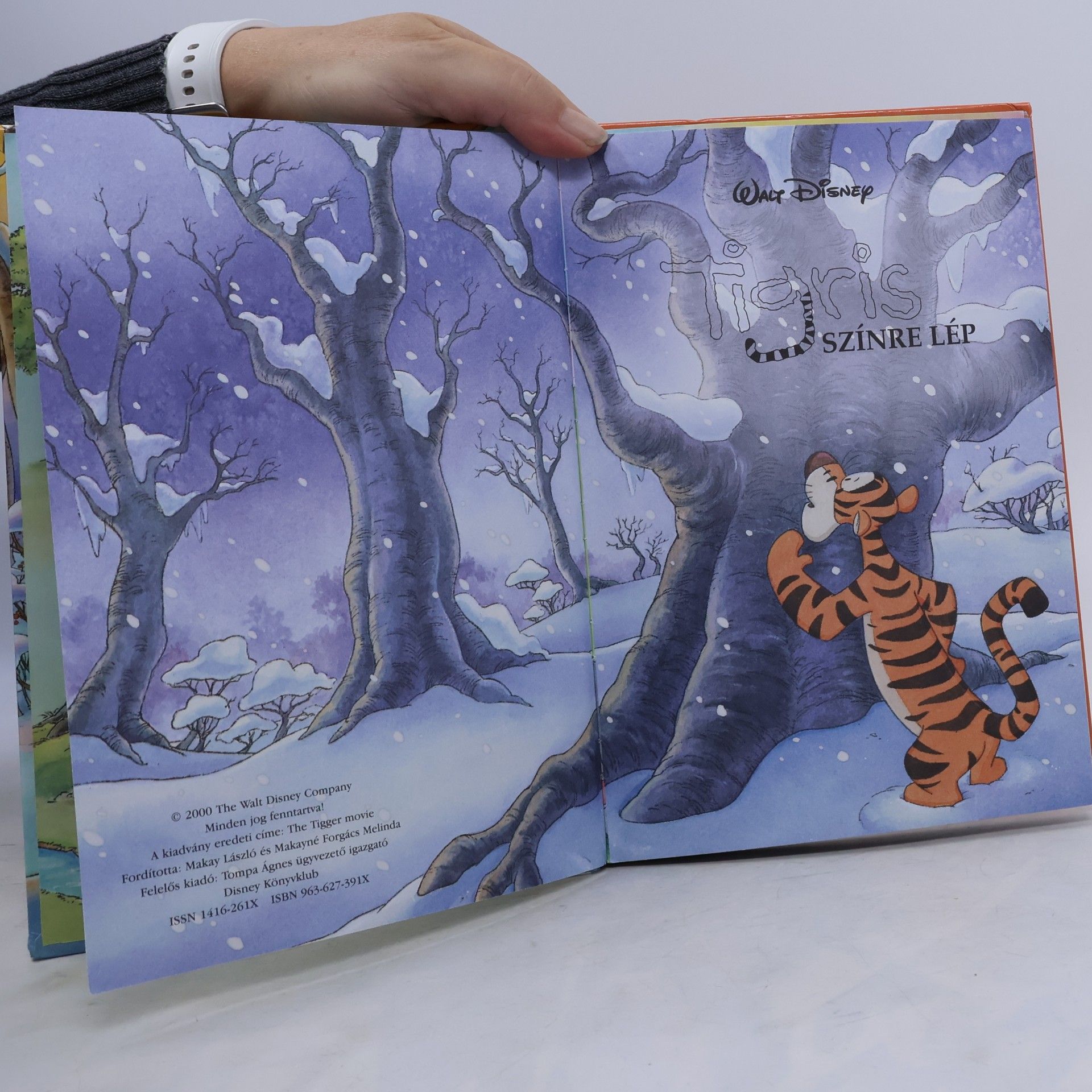 Various authors Tigris. Színre lép