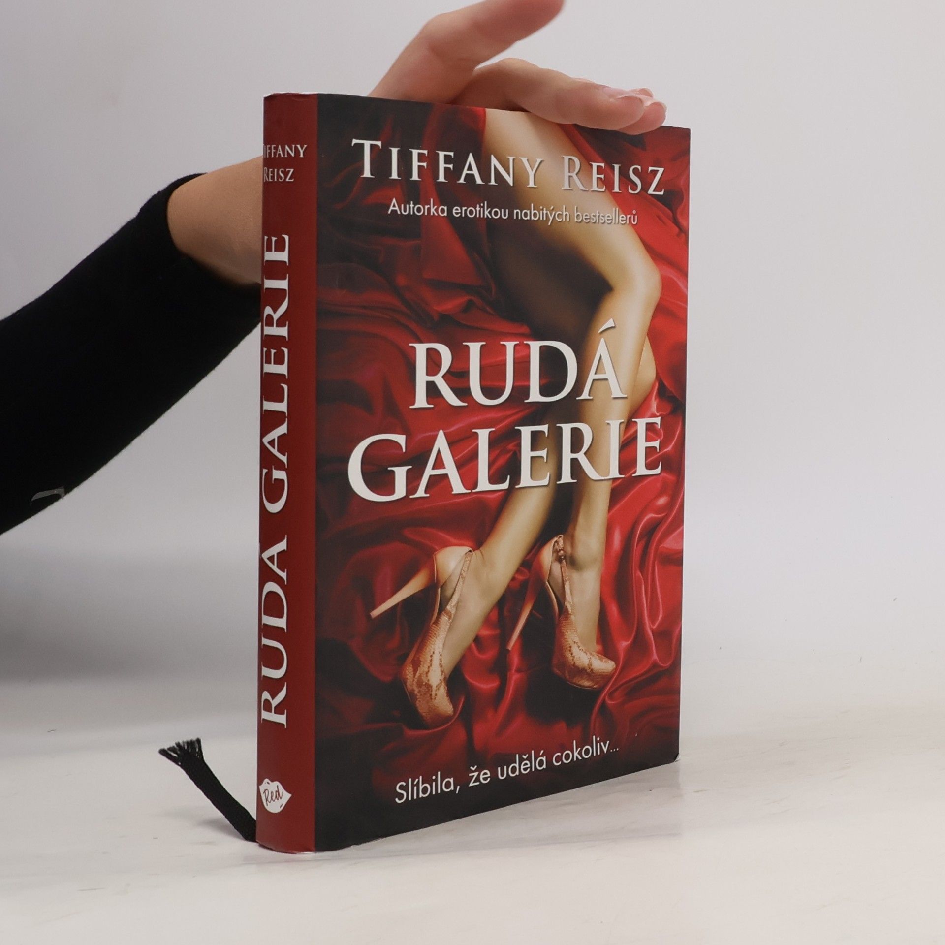 Tiffany Reisz Rudá galerie