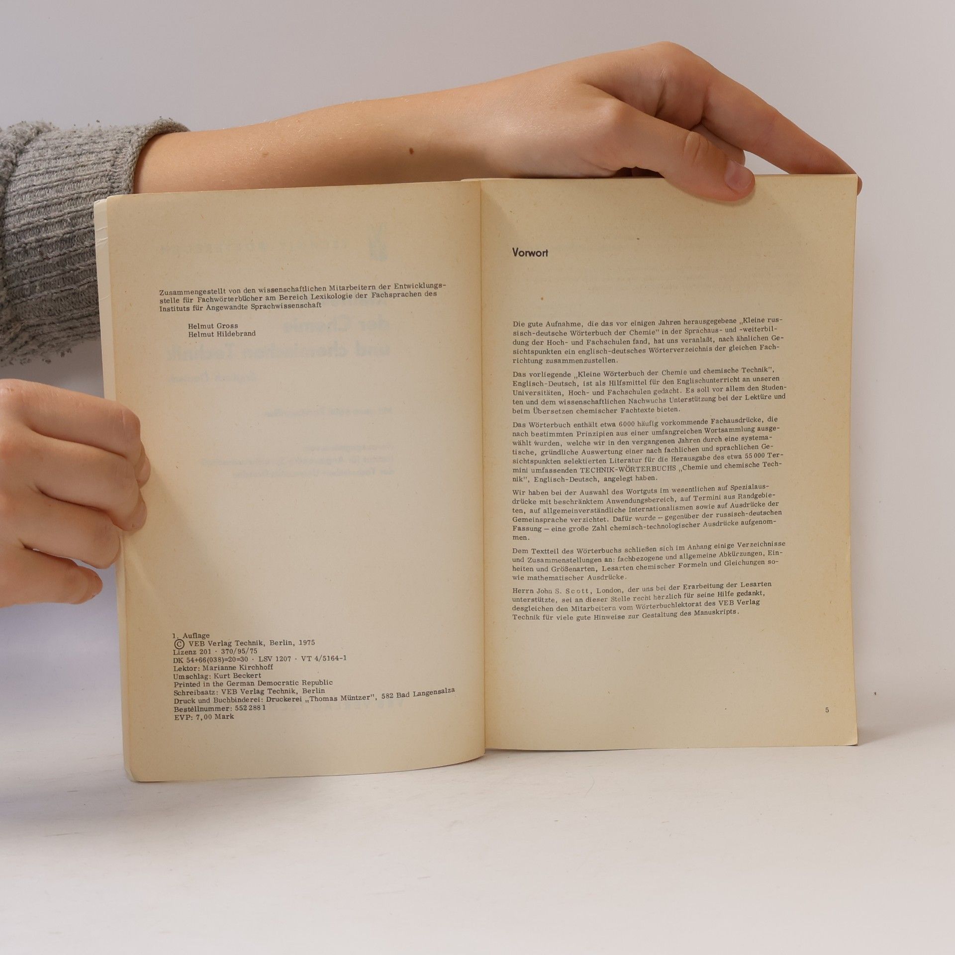 Helmut Groß Kleines Wörterbuch der Chemie und chemischen Technik