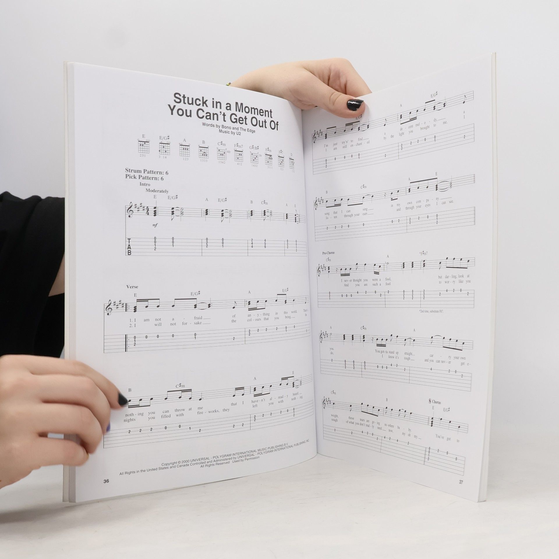 U2 U2: 18 Singles - Easy Guitar With Notes & Tab: Including 2 New Singles The Saints Are Coming And Window In The Skies Plus Bonus Song