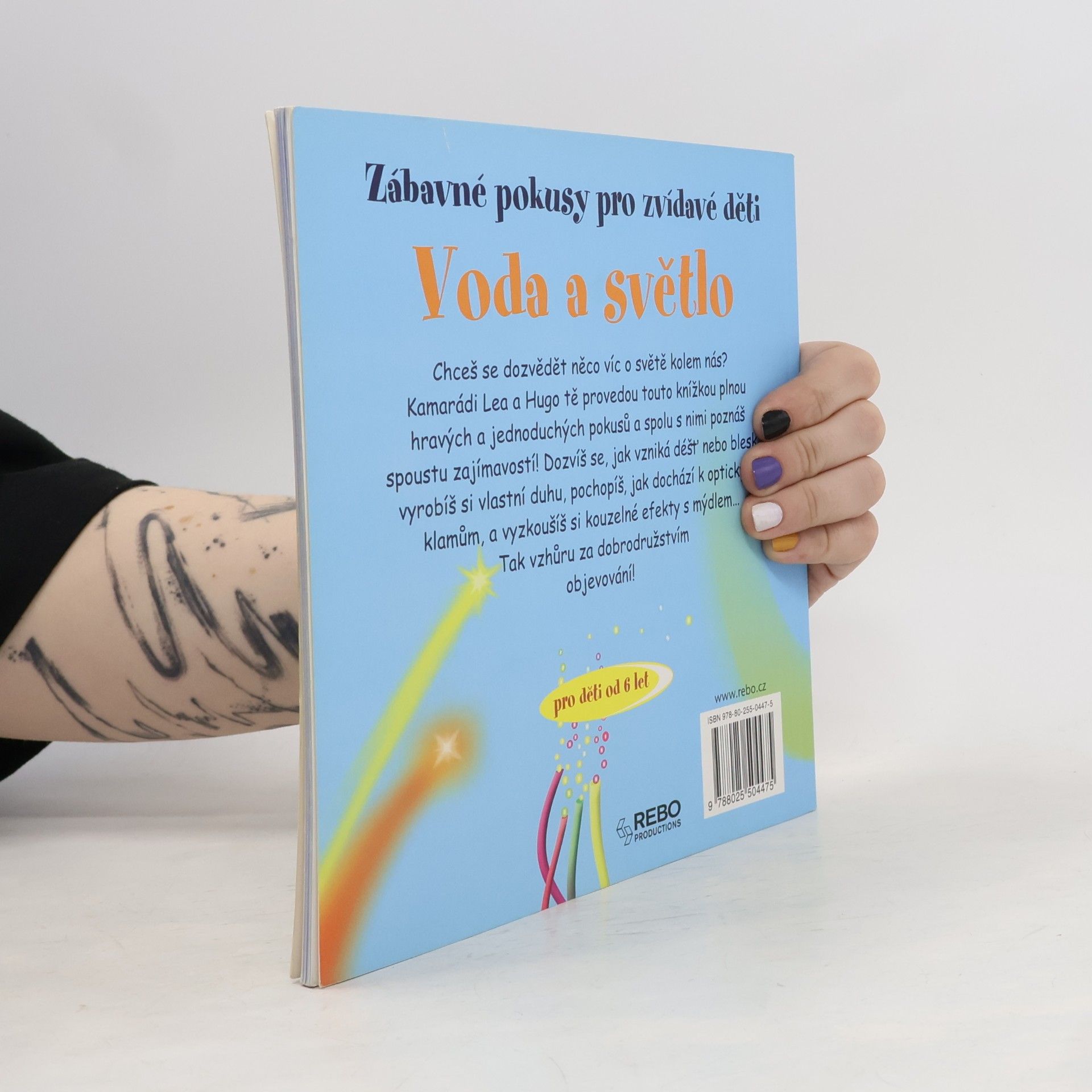 Mélanie Perez Voda a světlo: Jednoduché pokusy, při kterých se pobavíš i poučíš!
